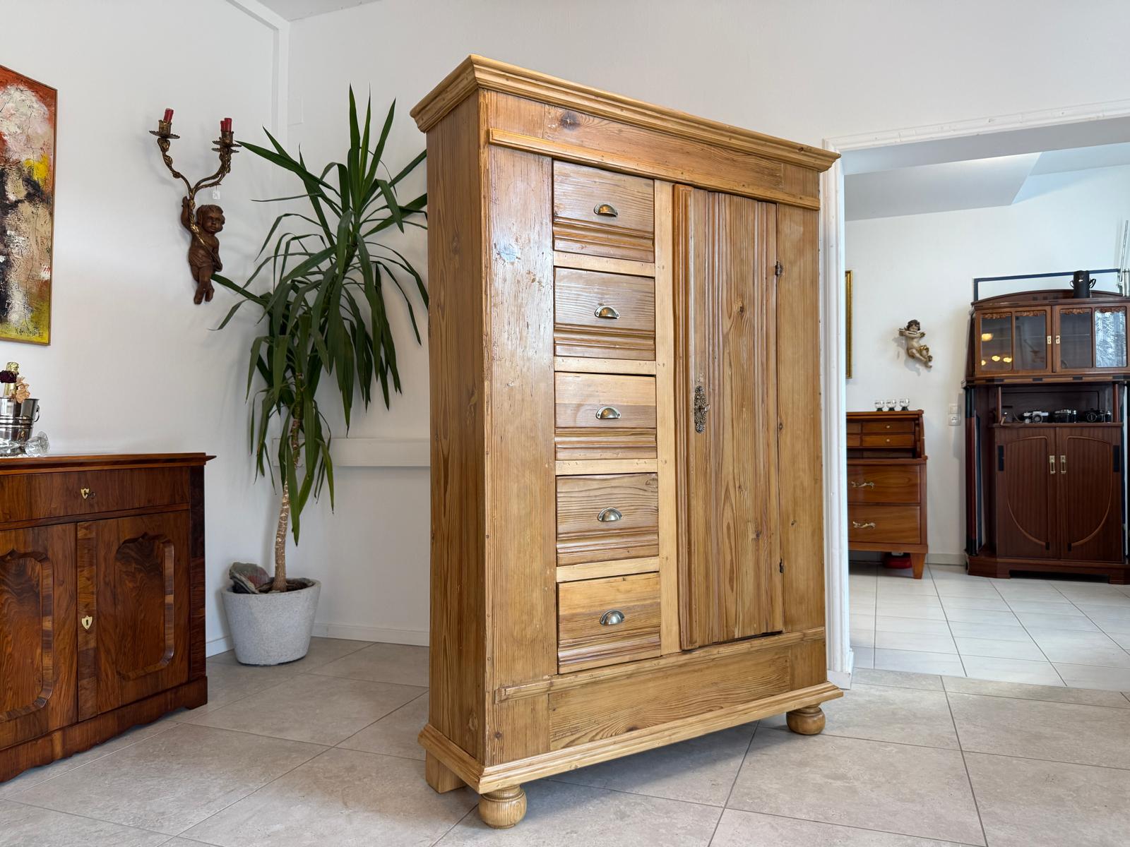 Bäuerlicher uriger Brotschrank Almerschrank Speiskasten Bauernkasten G1849