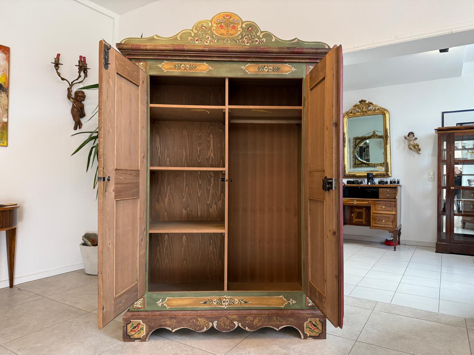 Originaler Voglauer Schrank Bauernschrank Anno 1800 Altgrün G2169