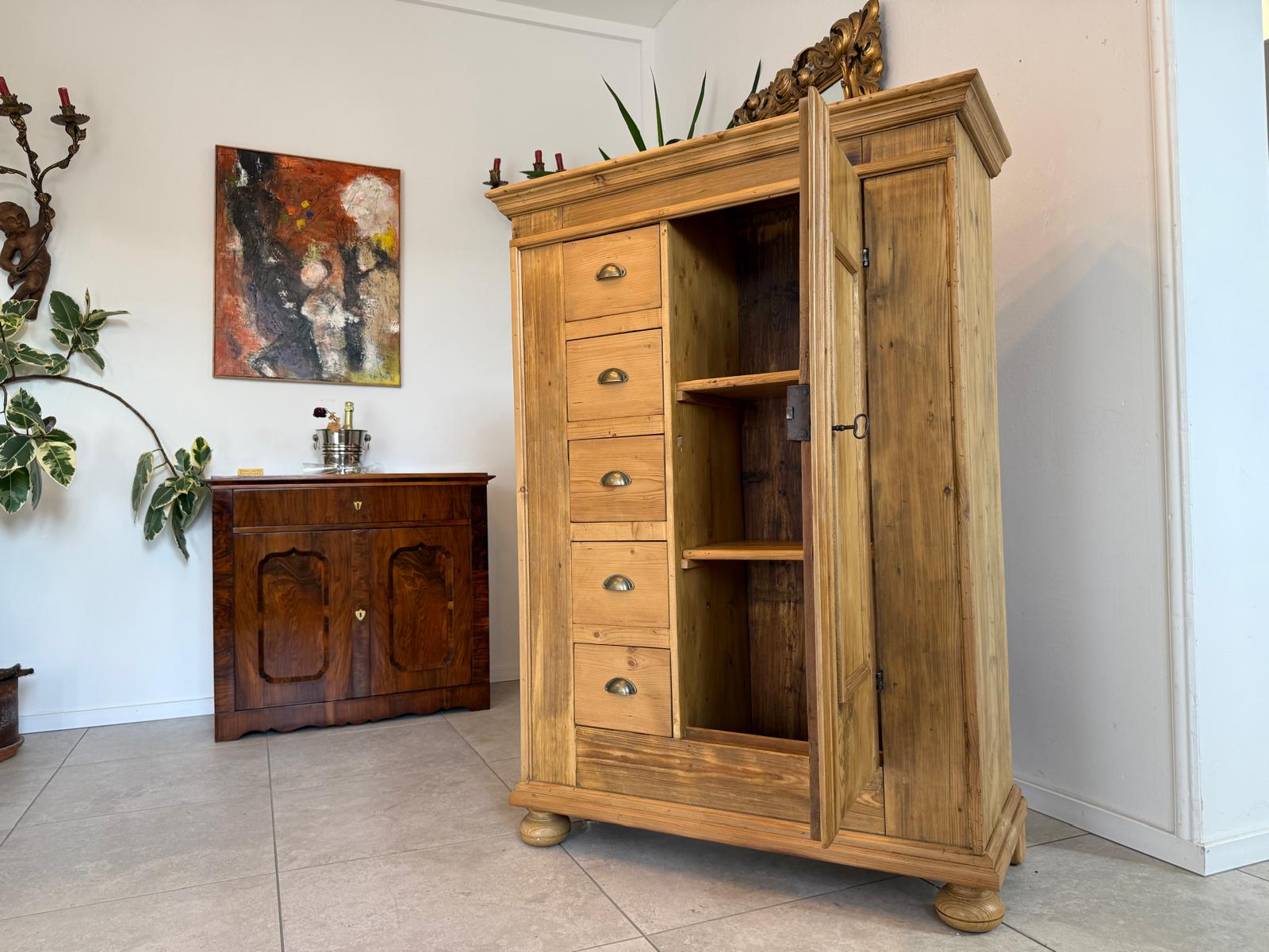 Bäuerlicher uriger Brotschrank Almerschrank Speiskasten Bauernkasten G1850