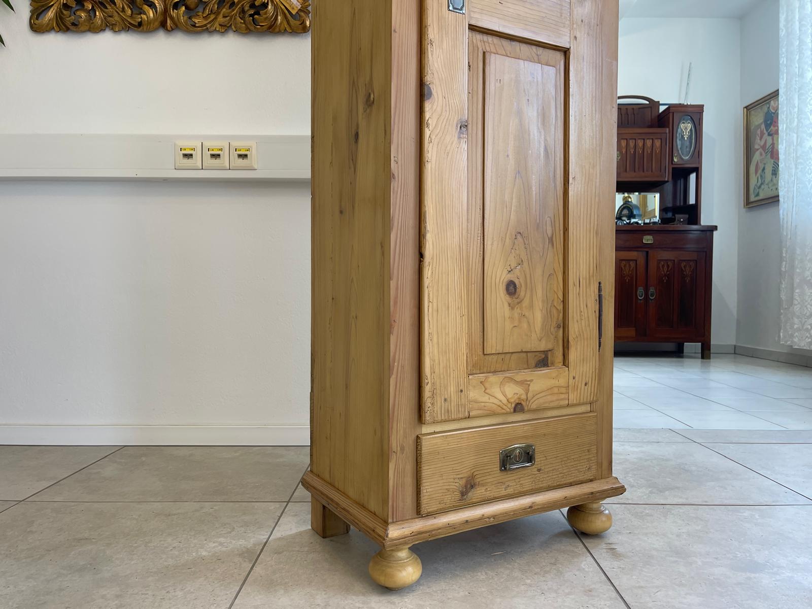 Restaurierter schmaler Bauernschrank Biedermeier Bauernschrank Bauernkasten G1651