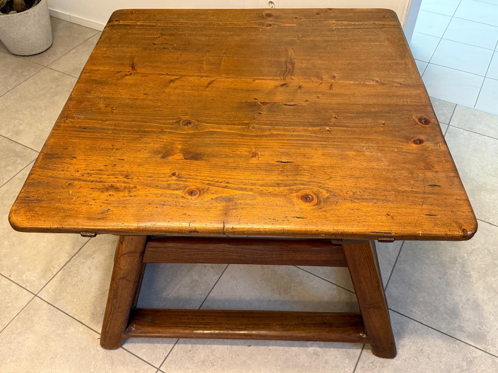 Uriger Jogltisch Bauerntisch Naturholz Hüttentisch Naturholztisch G2245