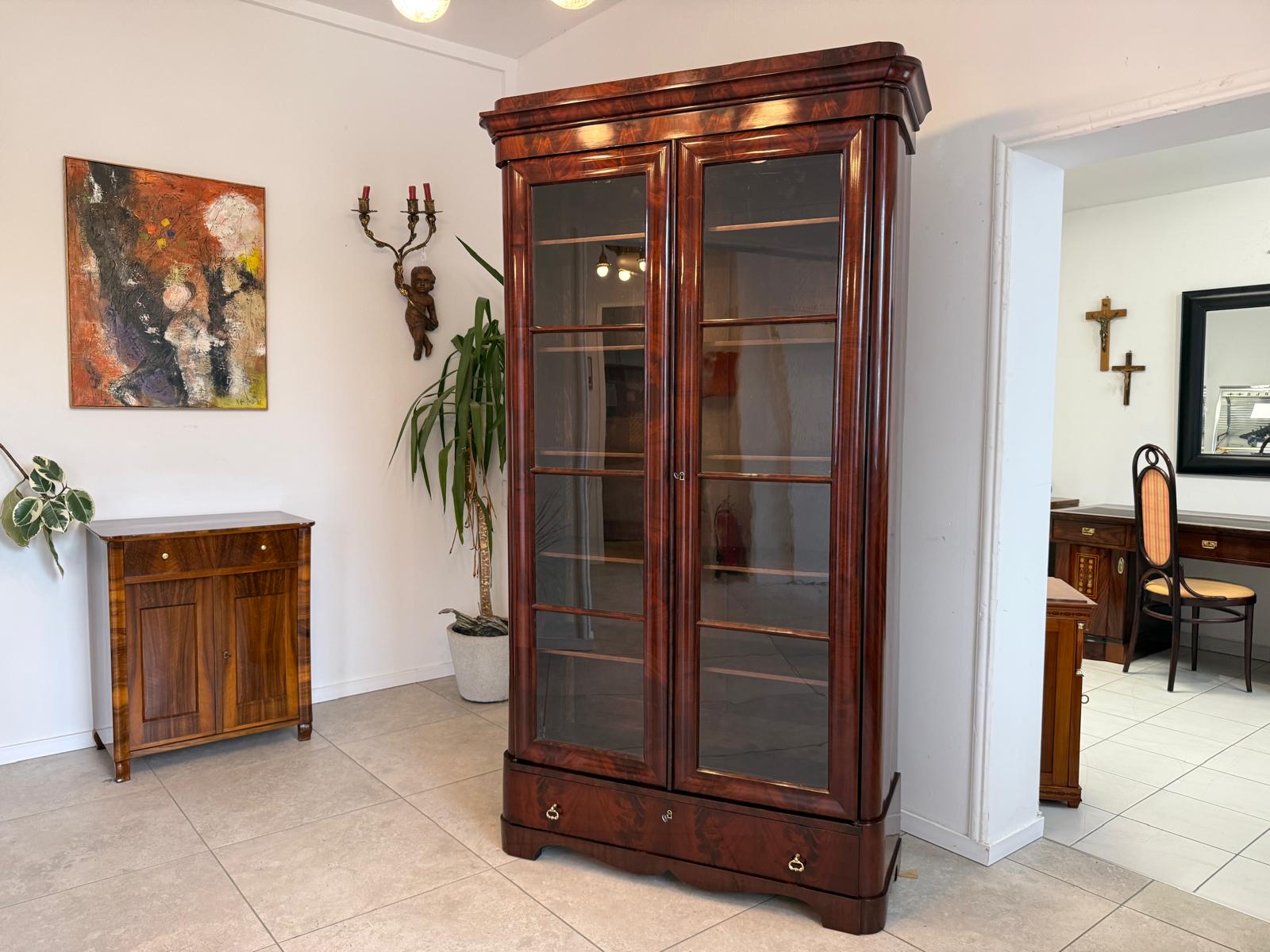 SALE Restaurierte Spätbiedermeier Vitrine Bücherschrank Mahagonie D2875