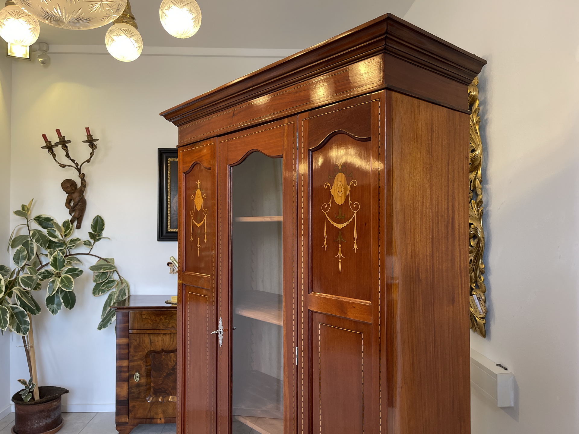 Buaernschrank-Kasten-68 Restaurierter Jugendstil Garderobenschrank Vitrinenschrank A4161