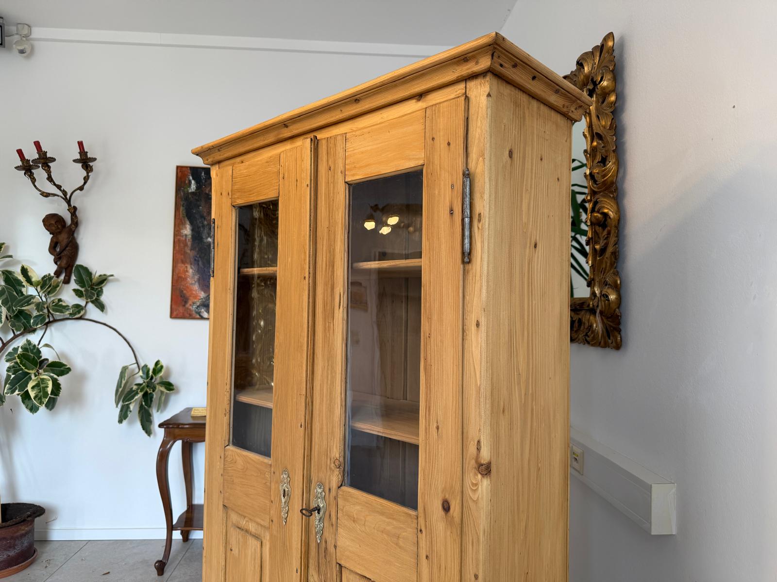 Restaurierte Biedermeier Bauernvitrine Bauernschrank Bauernvitrine G1824