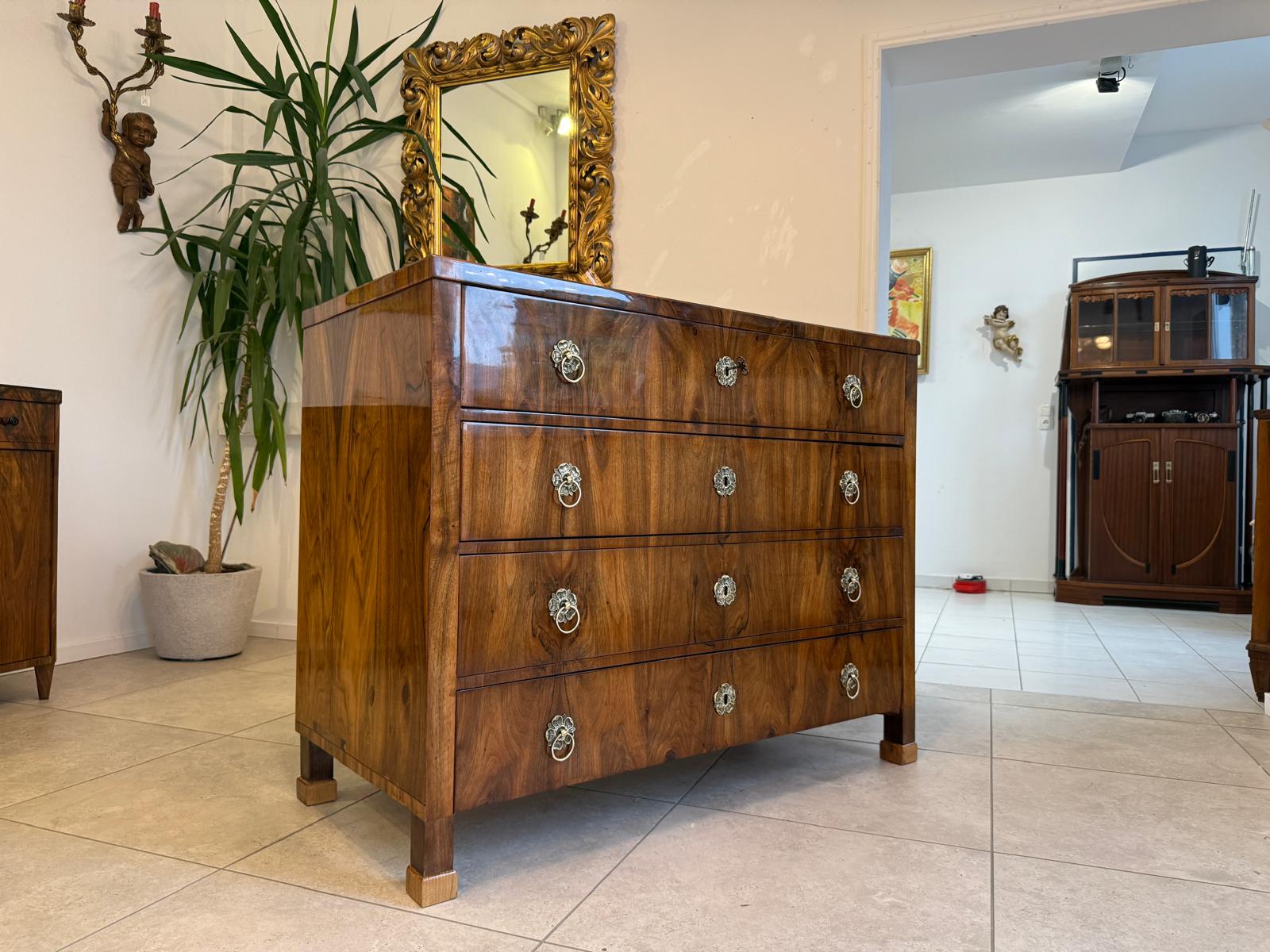 Sale Restaurierte Biedermeier Kommode Nussholz Antiquität 1840 G2048