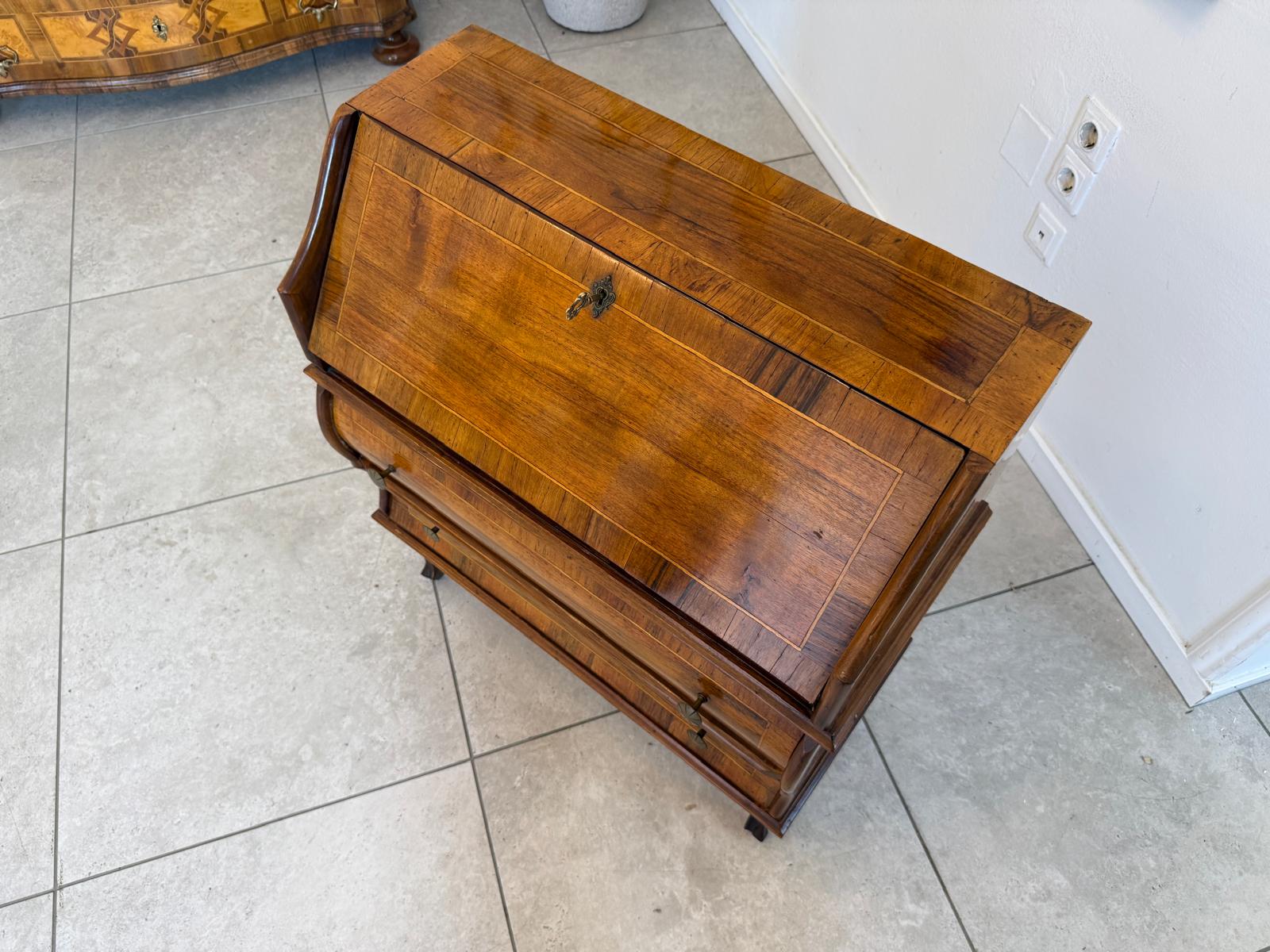Sekretär Schreibsekretär Barockstil Stilmöbel Italien D2812