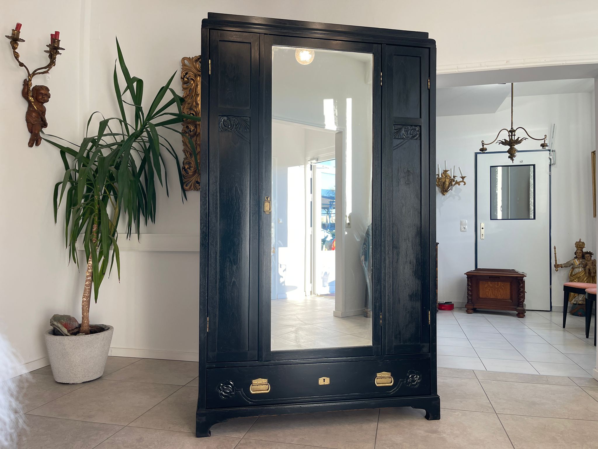 d1d942fd-5c2c-4376-82d0-1d58b91e8fb4 Jugendstil Spiegelschrank Garderobenschrank Schwarz Schrank A5052