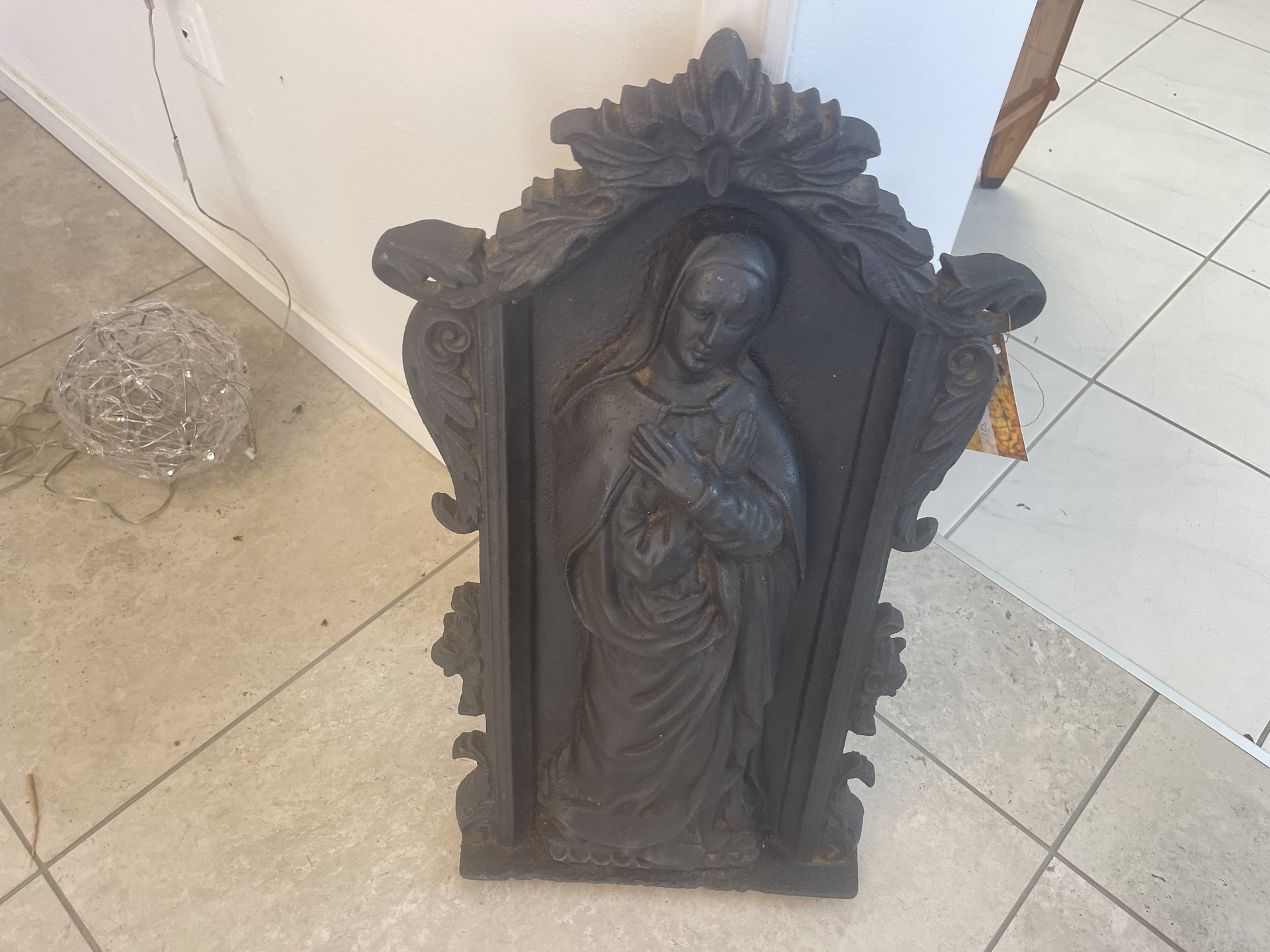 bauernschrank-Kredenz_50 Madonna Marterl aus Gusseisen B1791