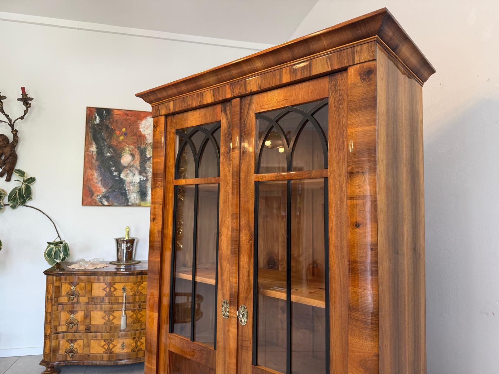 Biedermeier Vitrine Bücherschrank Restauriert Nussbaum Antiquität SALE D2675