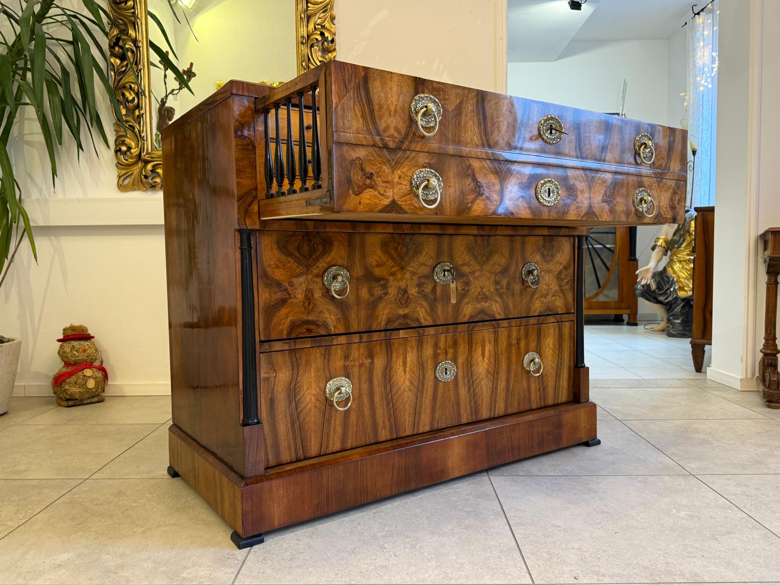 Restaurierte Biedermeier Schreibkommode Nussholz Antiquität G2254