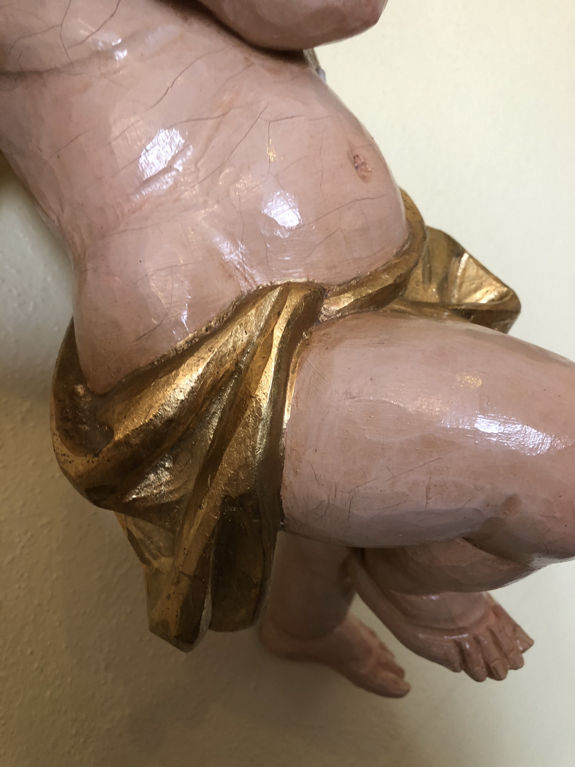 antike-bauernstube-barock_129 hölzerne Engelsfigur Engel Holzfigur Kirchliches Wesen Z1550