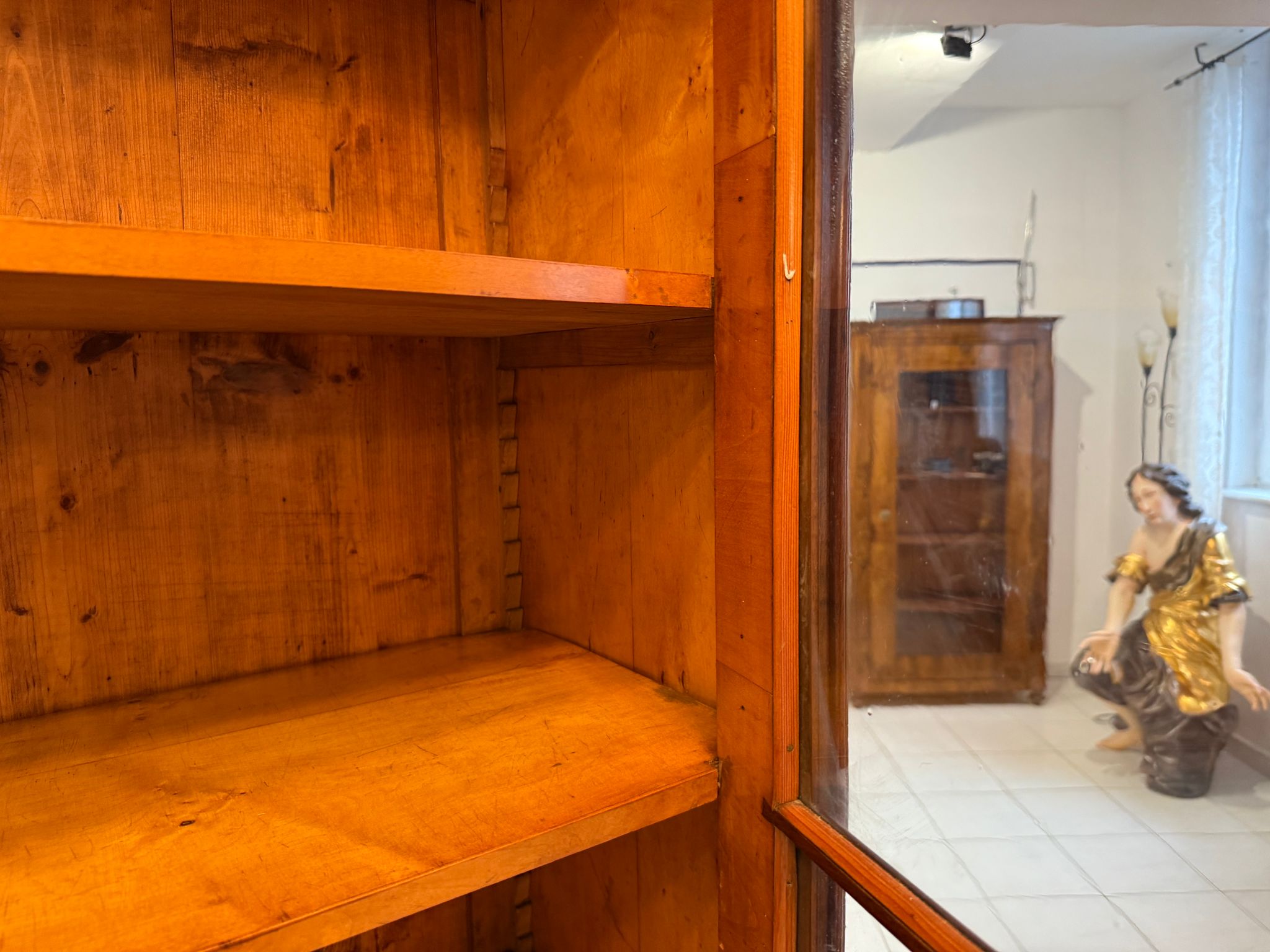 Biedermeier Vitrinenschrank Glasschrank Nussholz Kleiderschrank G2228