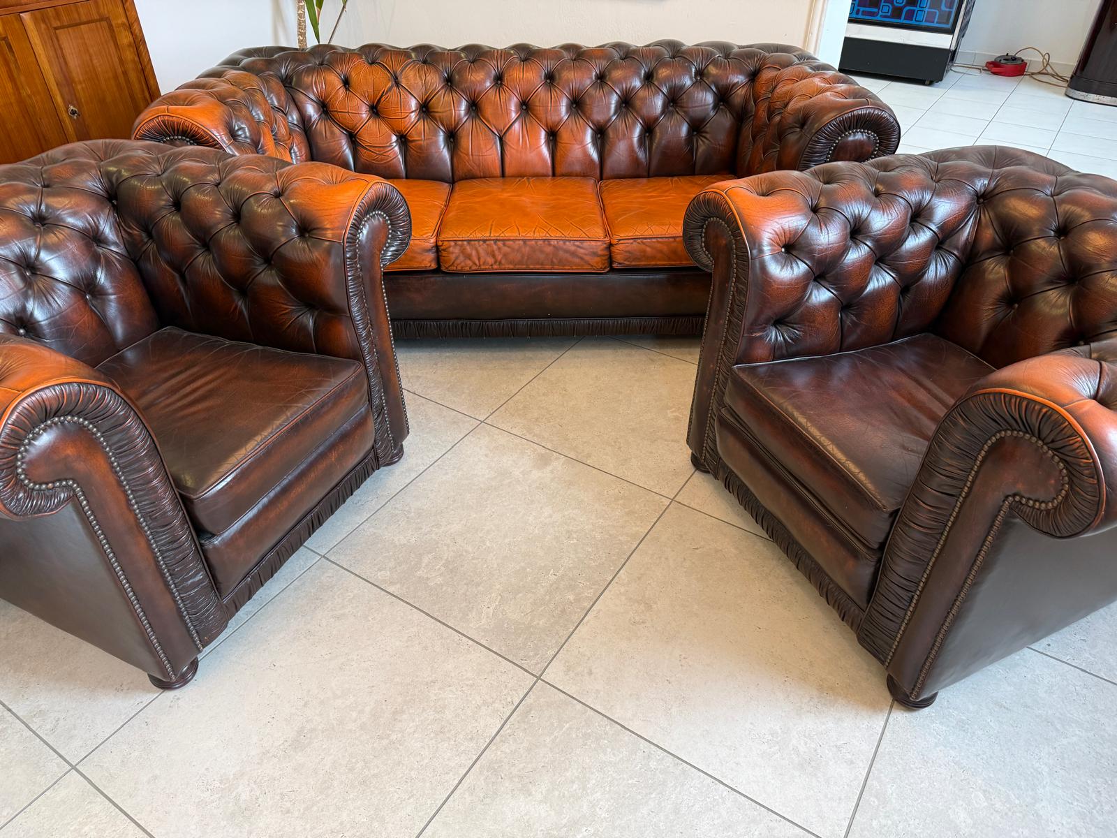 Chesterfield Ensemble 3 teilig Ledersofa Fauteuils Clubmöbel Cultmöbel D1214