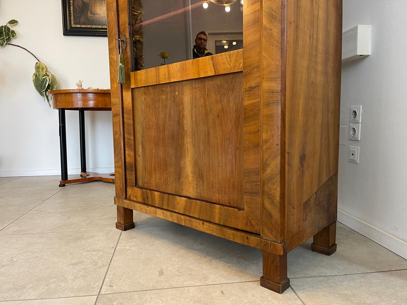 SALE Biedermeier Vitrine Bücherschrank Sammlervitrine, Nussholz G1342