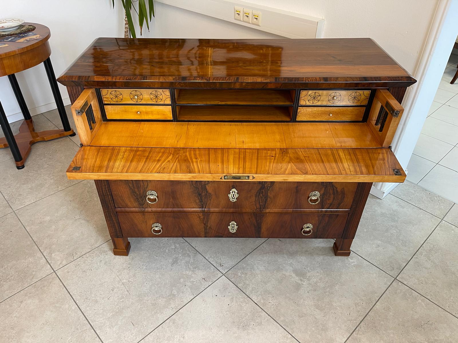 Restaurierte Biedermeier Schreibkommode Nussholz Antiquität G1313