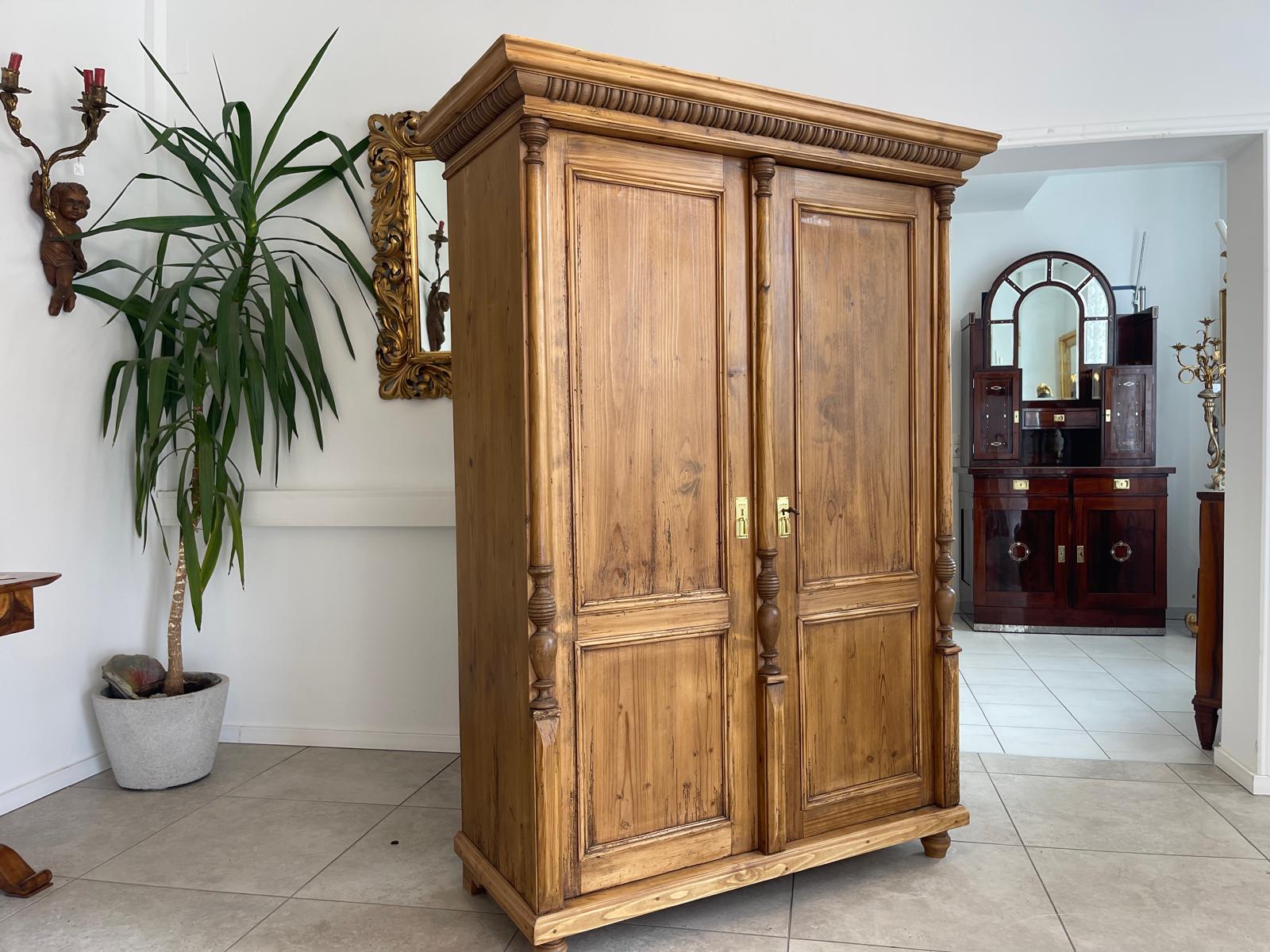 Antiker Steirischer Bauernschrank aus Holz - Gründerzeit Bauernkasten G1354