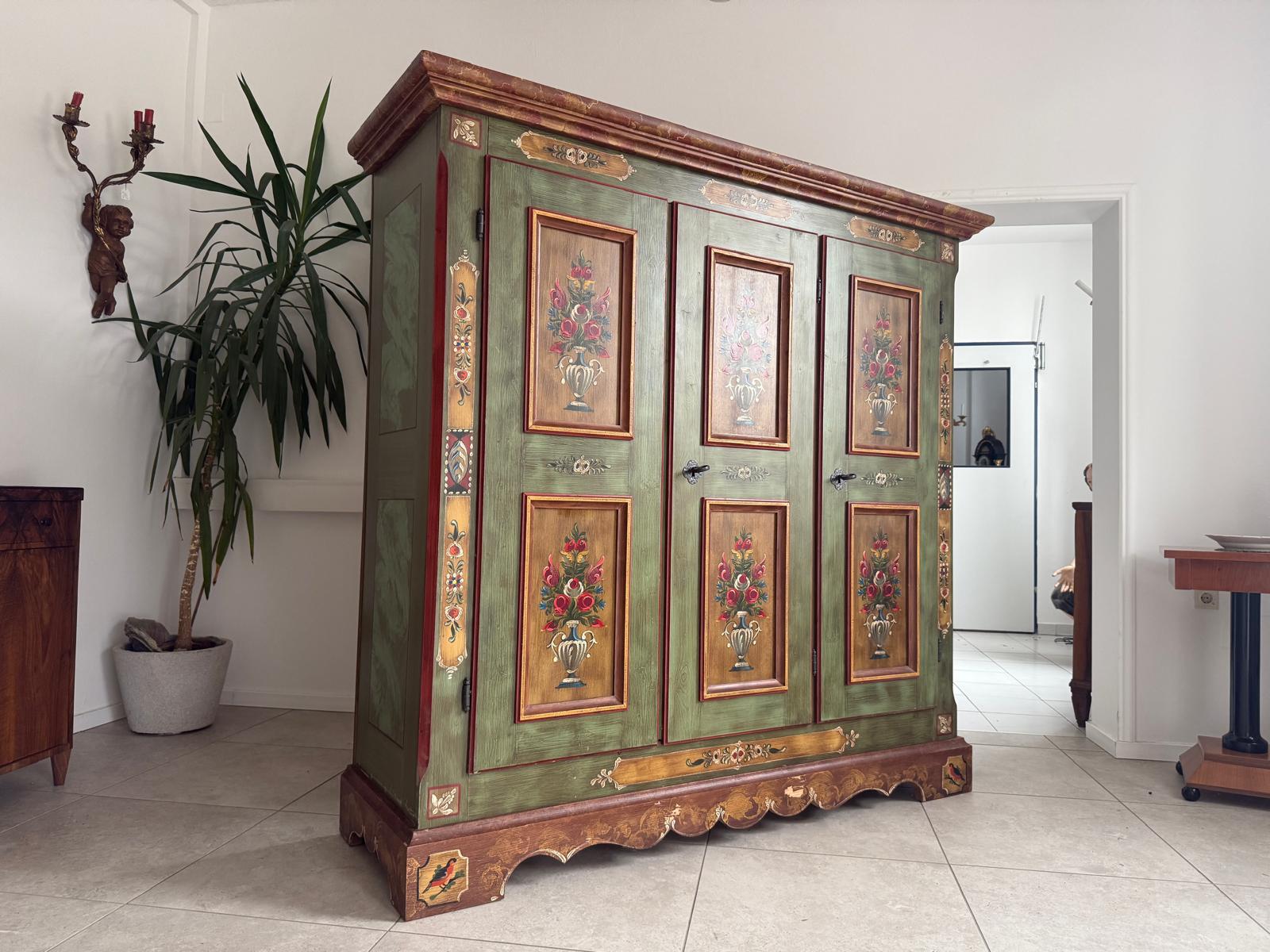 Originaler Voglauer Schrank Bauernschrank Anno 1800 Altgrün G2065