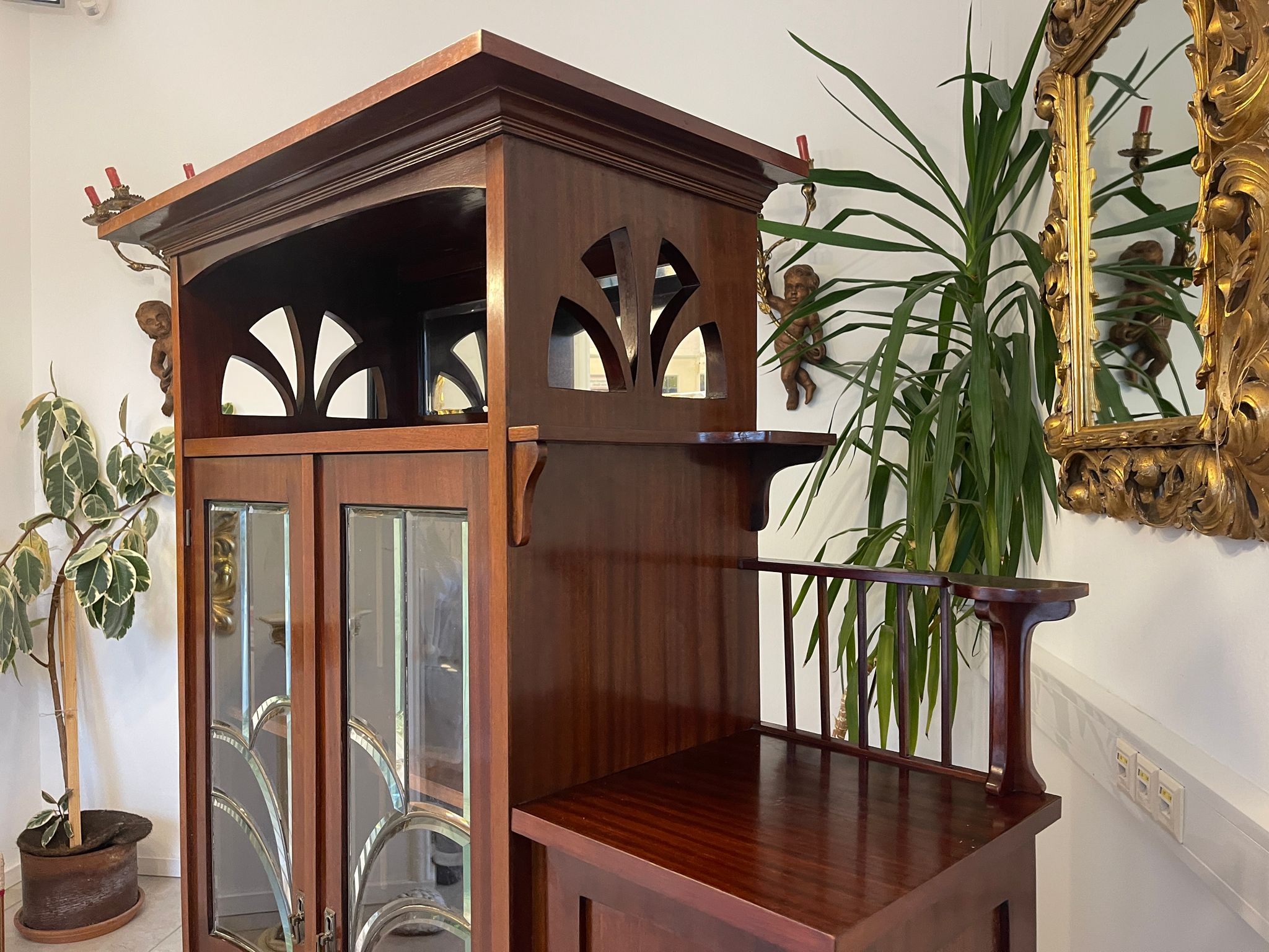aa9c988a-a118-4ddd-8bf7-32fccfea332f Traum Jugendstil Bücherschrank Vitrine A5124