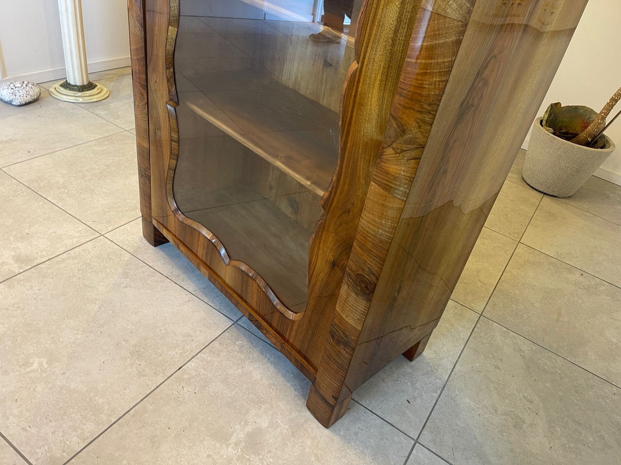 66e3ce40-647d-4efa-ad4a-47705f03feb8 SALE Biedermeier Vitrine Bücherschrank Sammlervitrine, Nussholz A5102