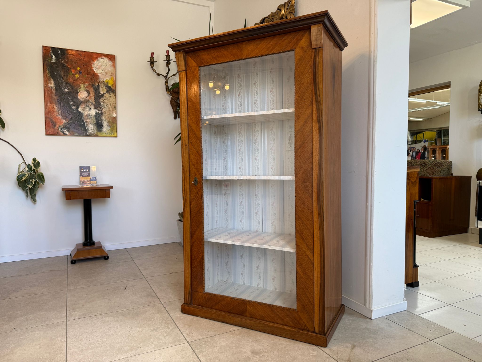 Biedermeier Vitrinenschrank Glasschrank Nussholz Kleiderschrank D2280