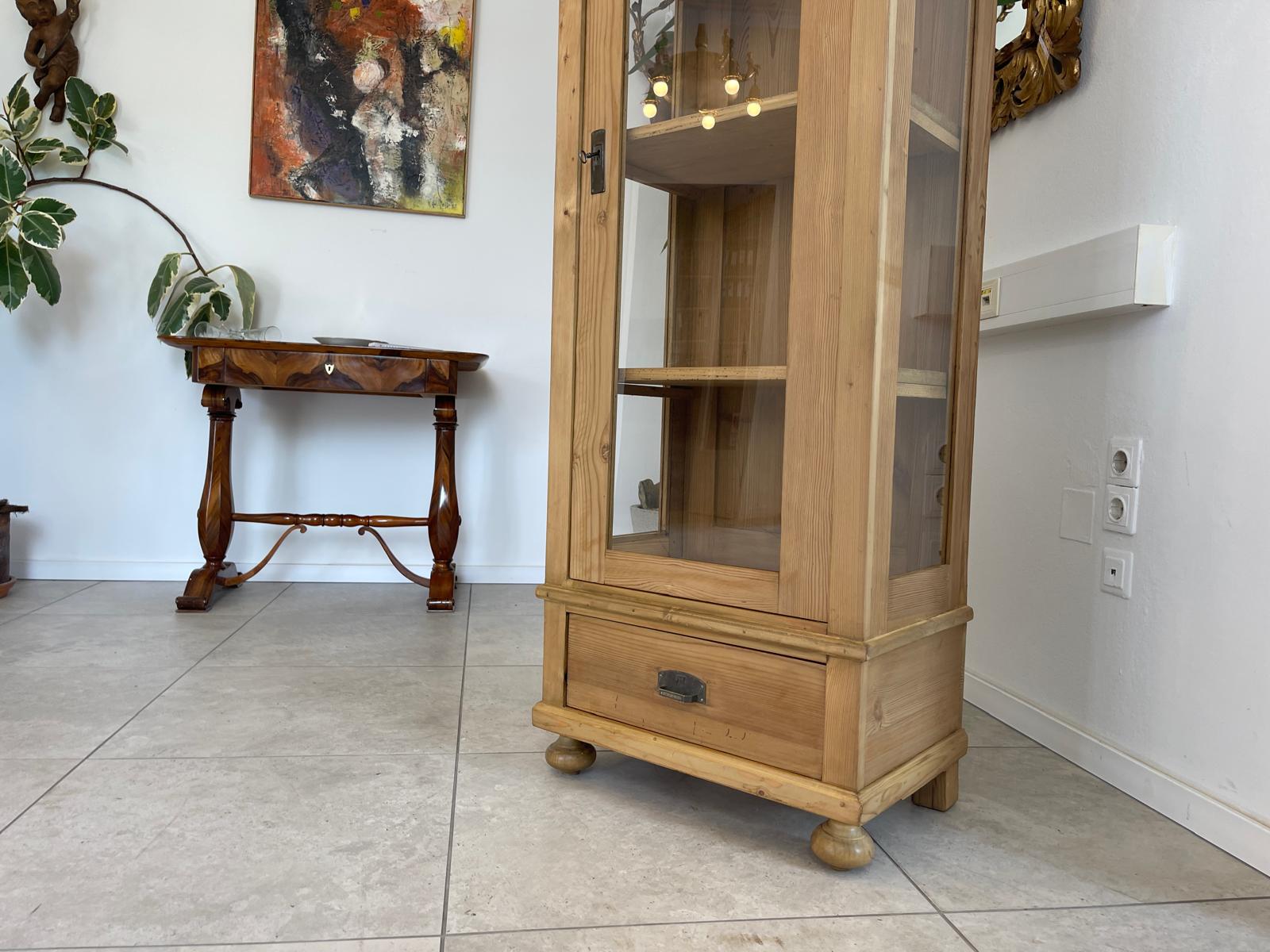 Antike Bäuerliche Vitrine Bauernvitrine Bauernschrank Weichholz Vitrine G1653