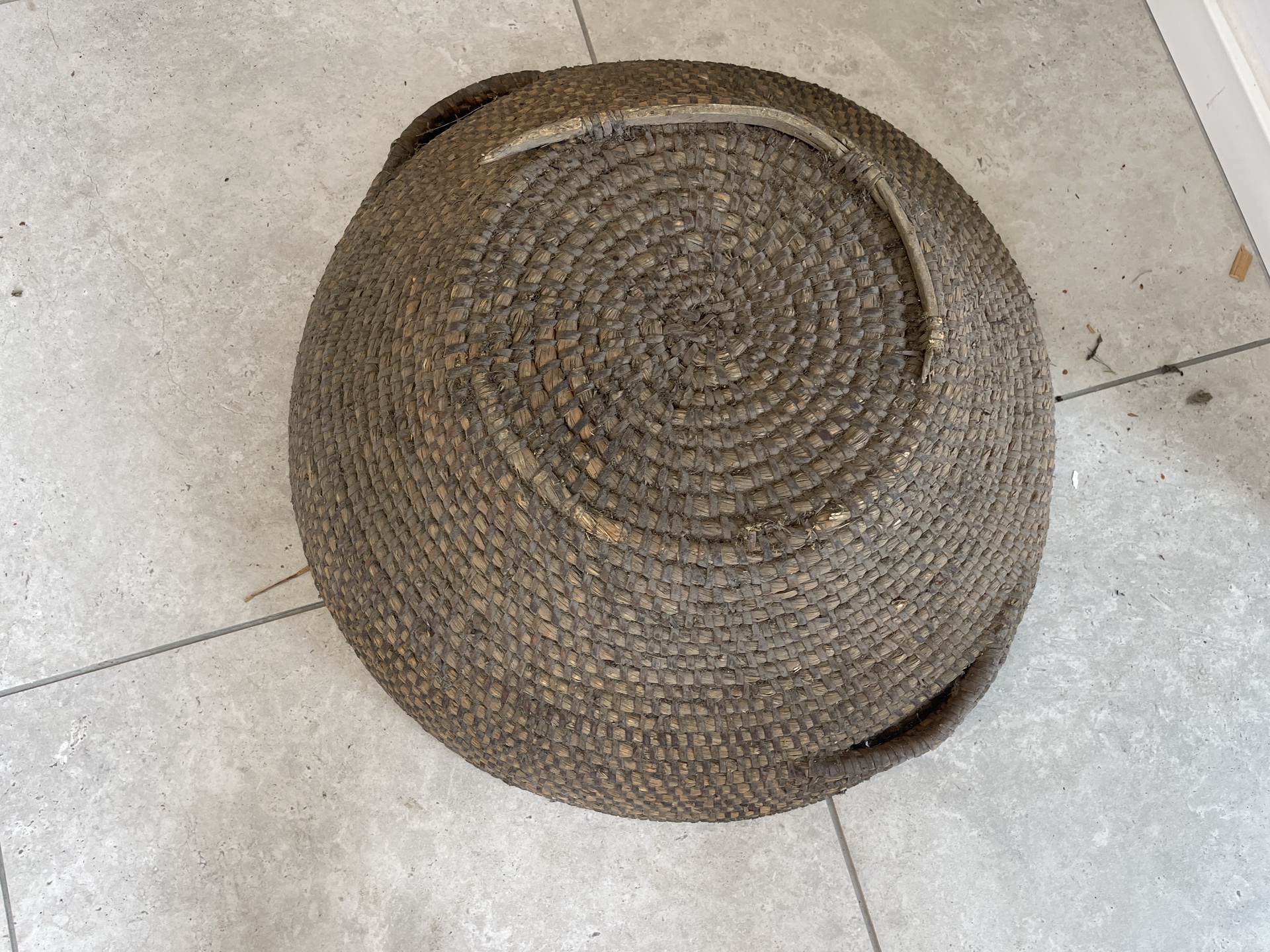 IMG_9529cLBM5WnESuJCR alter Strohkorb Strohgeflecht Brotkorb Obstschüssel A4459