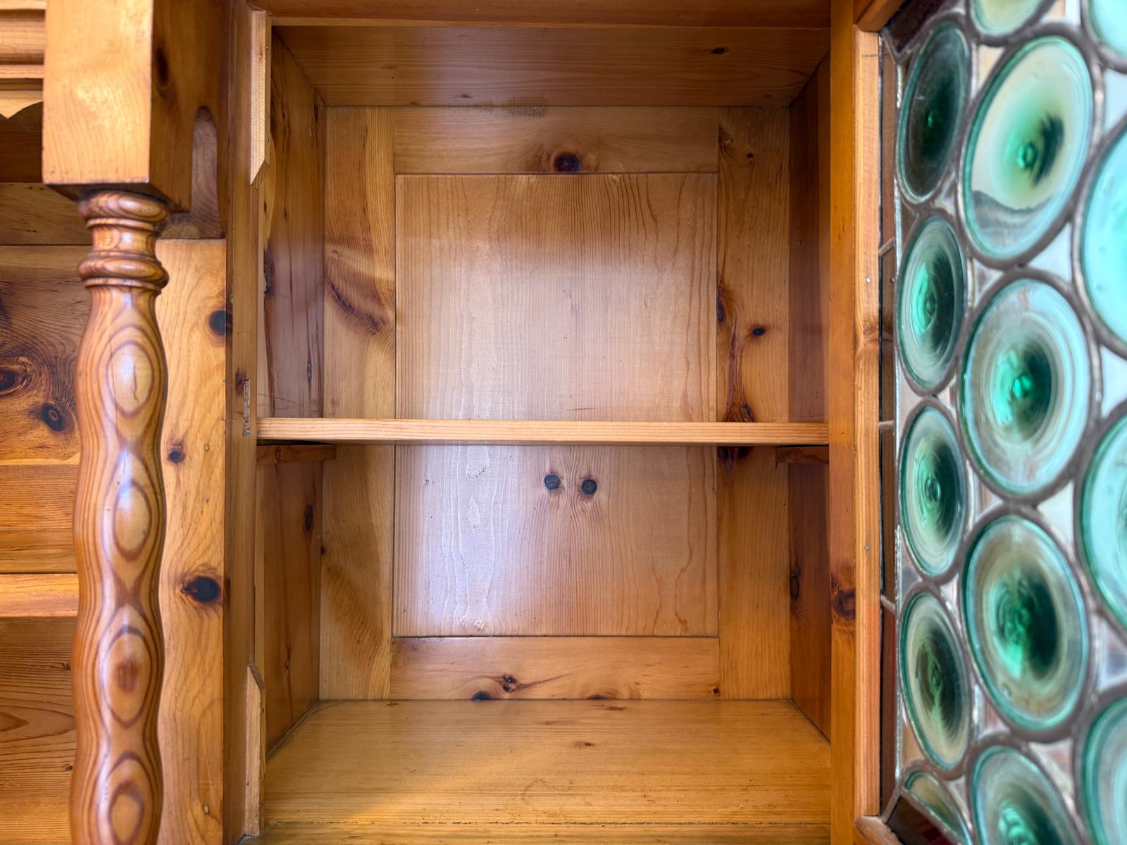 Urige Zirbenholz Kredenz Küchenvitrine Butzenglas Küchenschrank G1914