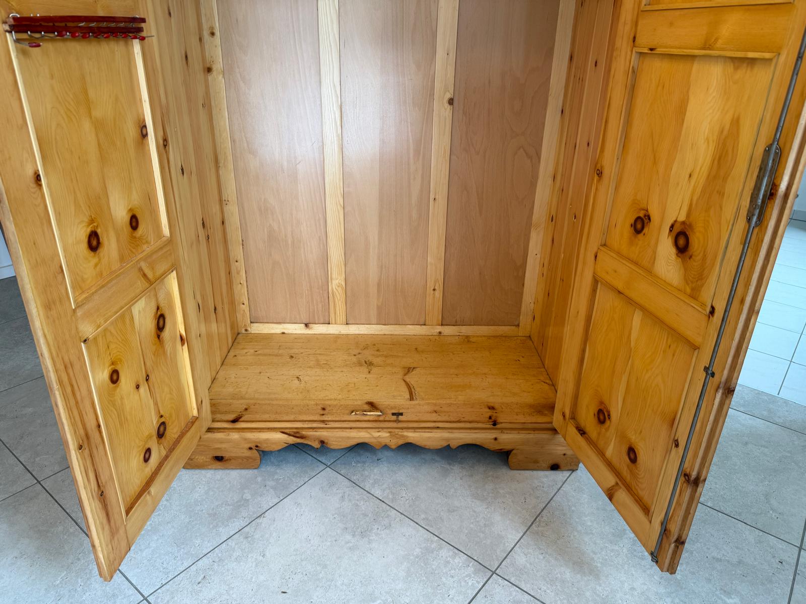 Antiker Zirbenholz Kasten Schrank Kleiderkasten G2173