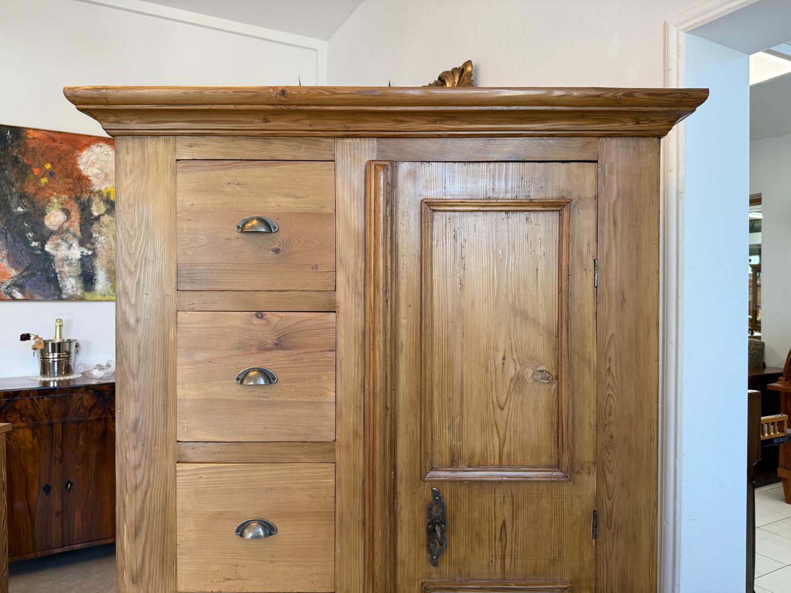 Bäuerlicher uriger Brotschrank Almerschrank Speiskasten Bauernkasten G2009