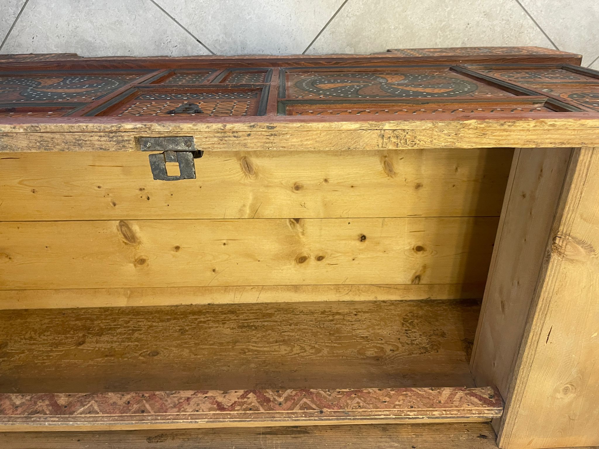 0e20fcf1-1b3c-46ca-ace2-e4e938d7e74f Sale Alte Biedermeier Truhe Bauerntruhe Kastentruhe A5002