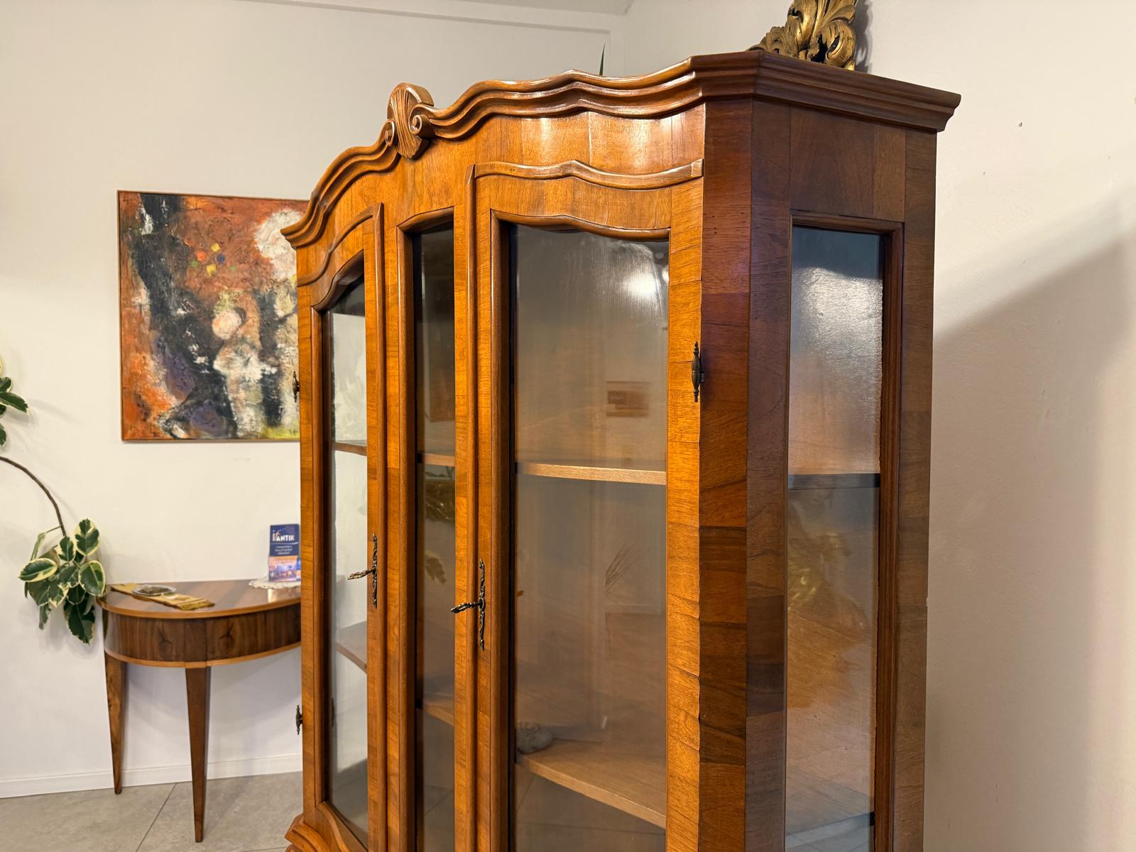 Barockstil Vitrine Nussholz Glasschrank Bücherschrank G2259