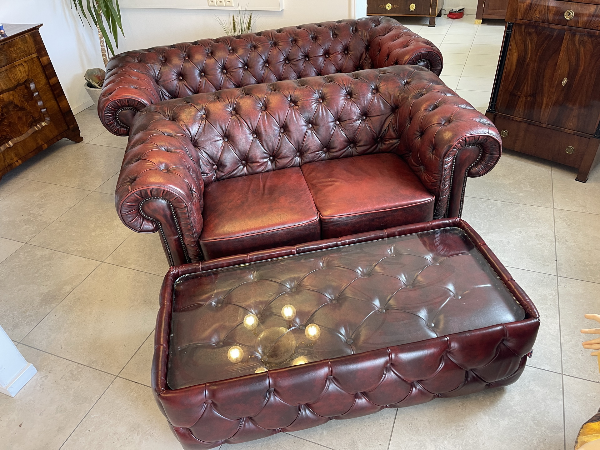 Exclusiver Chesterfield Couchtisch aus Leder, Oxblood Red,  klassisch, stilvoll A4288