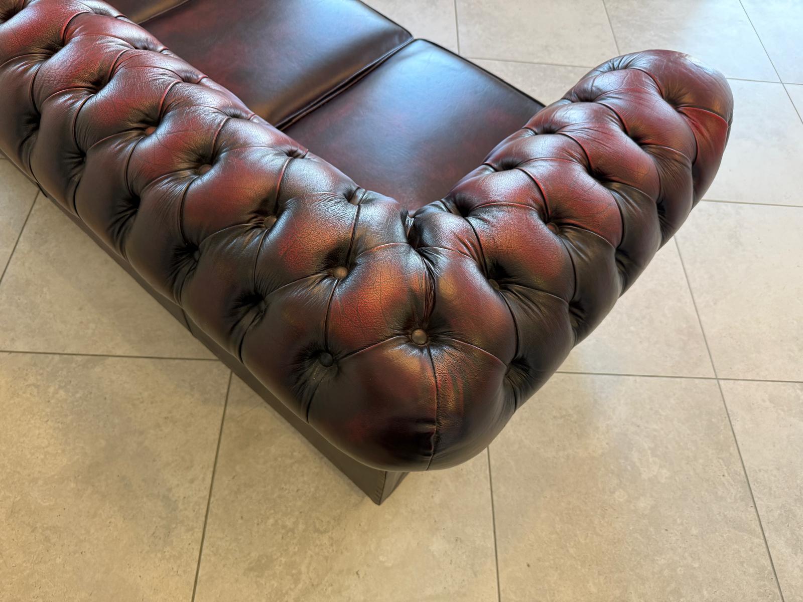 Chesterfield 3er Clubsofa Diwan Couch Oxblood Kultmöbel G1948