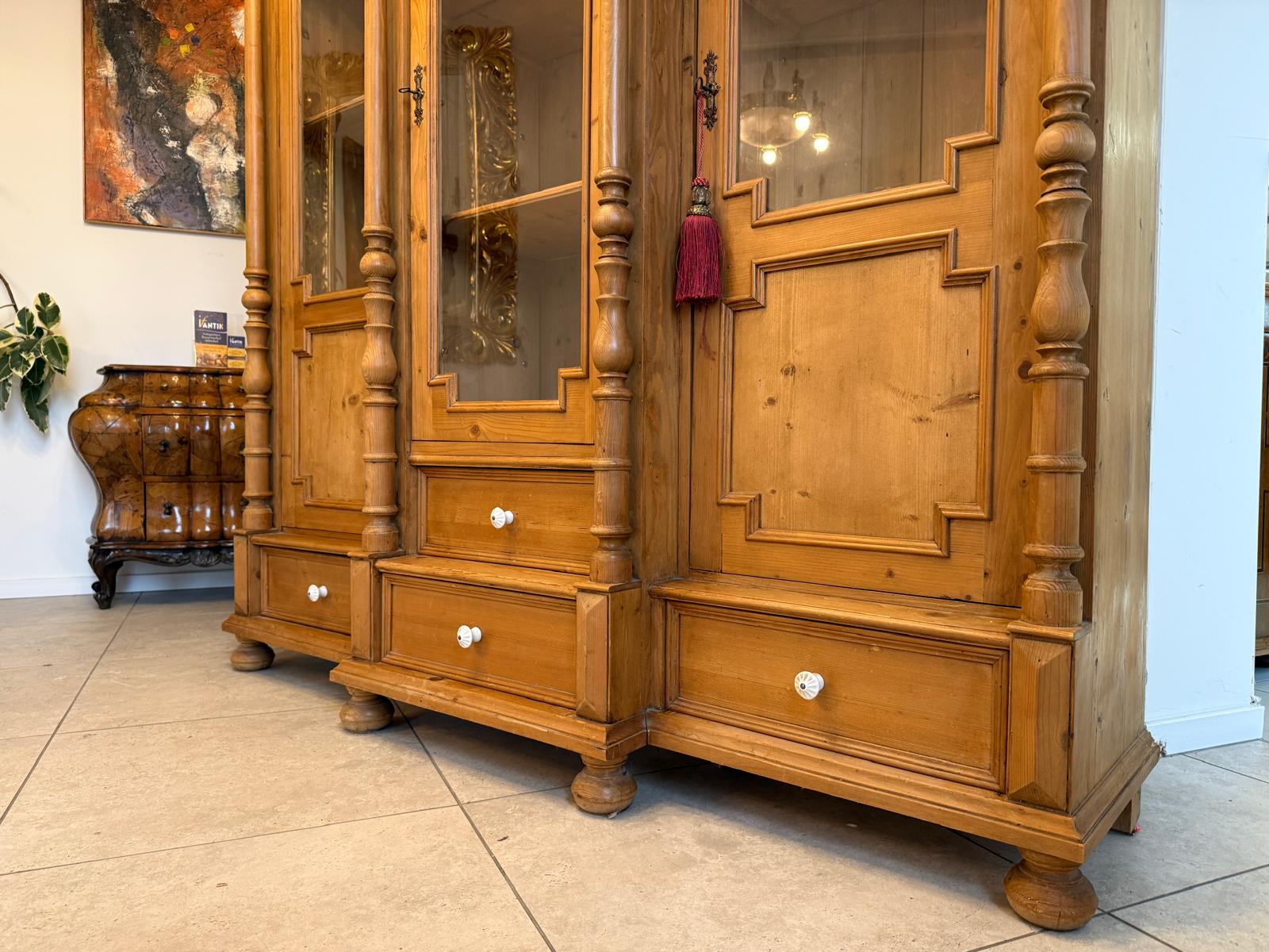 Originale Vitrine Säulen Glasvitrine Bücherschrank Bauernvitrine Antik Bauernkasten D1157