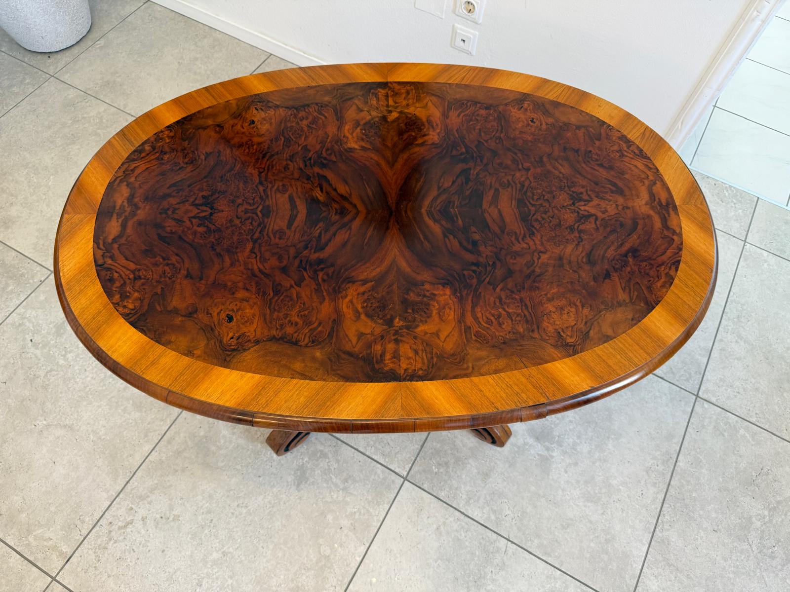 OvalerSpätbiedermeier Tisch Beistelltisch Nussholz Furniert D2809