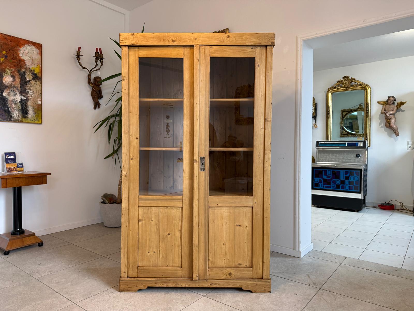 Antike Weichholz Bauernvitrine Vitrine Naturholz Glasvitrine Alte Bauernmöbel D2283