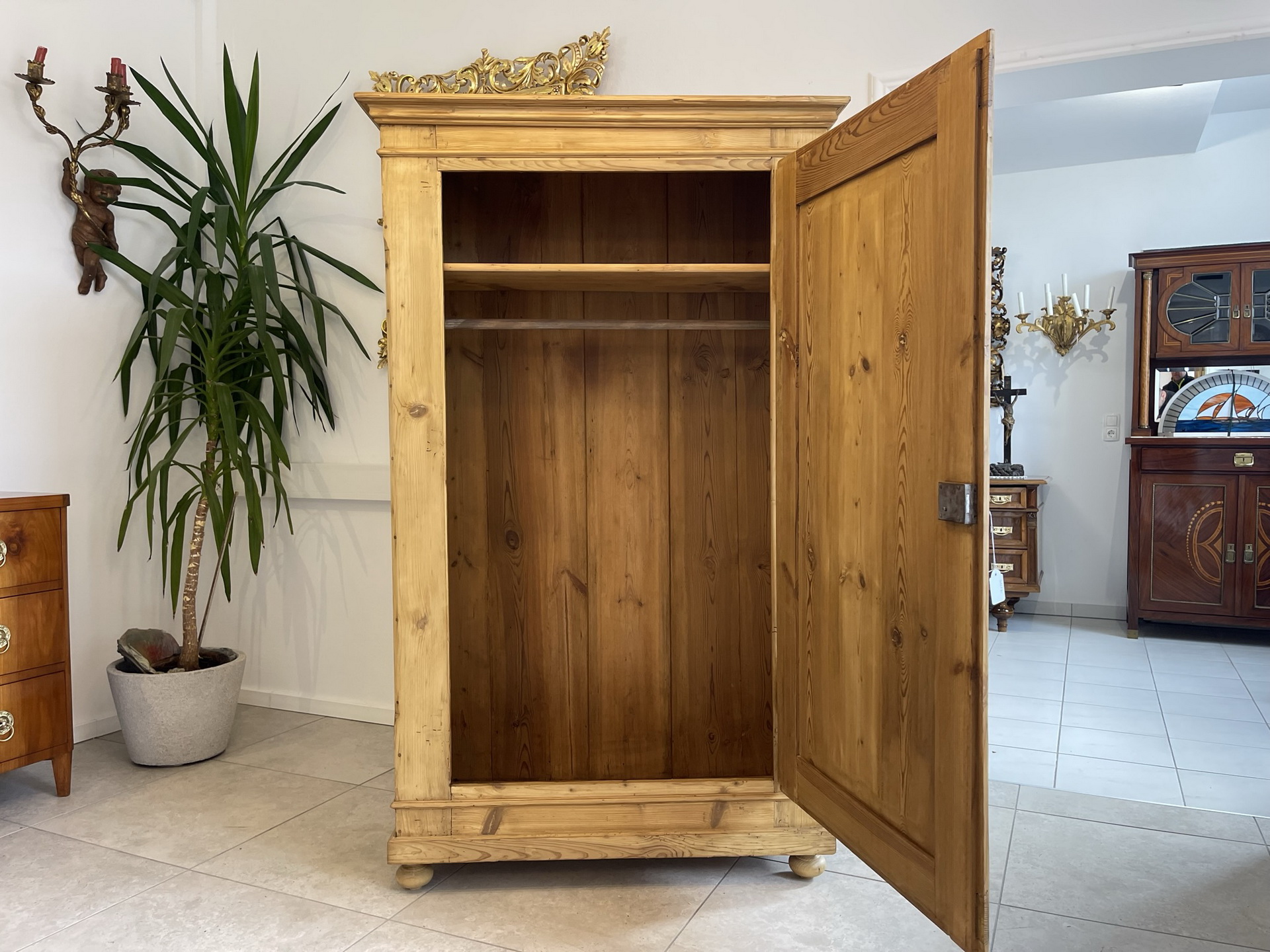 Antik-Biedermeier-Empire_166 uriger Biedermeier Schrank Kleiderkasten B1257