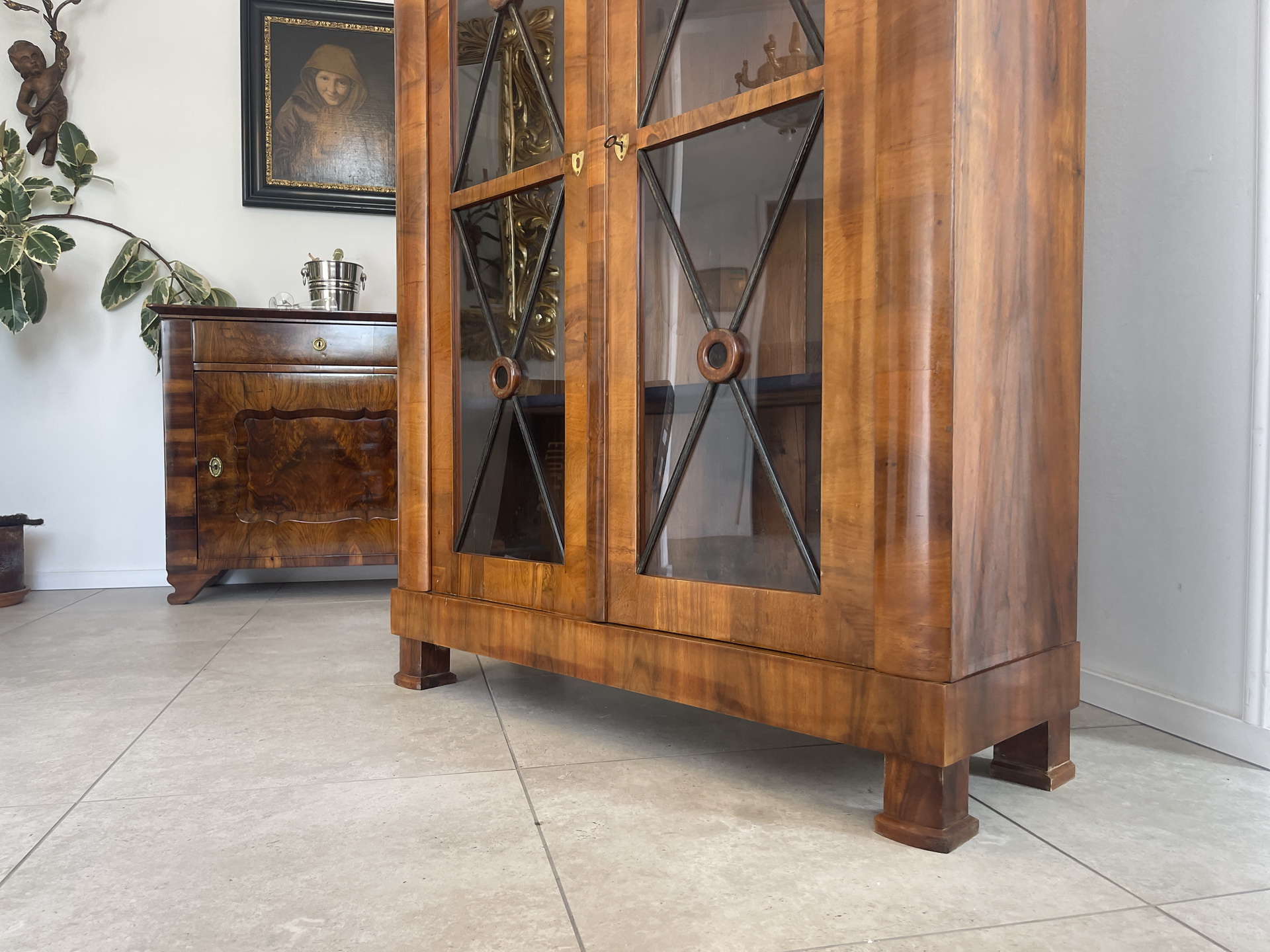 Sale Biedermeier Vitrine Bücherschrank Nussholz A4483