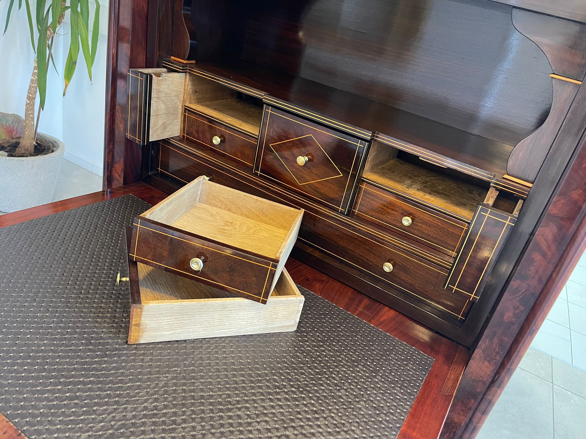 Sale Restaurierter Spätbiedermeier Standsekretär Schellack G1069