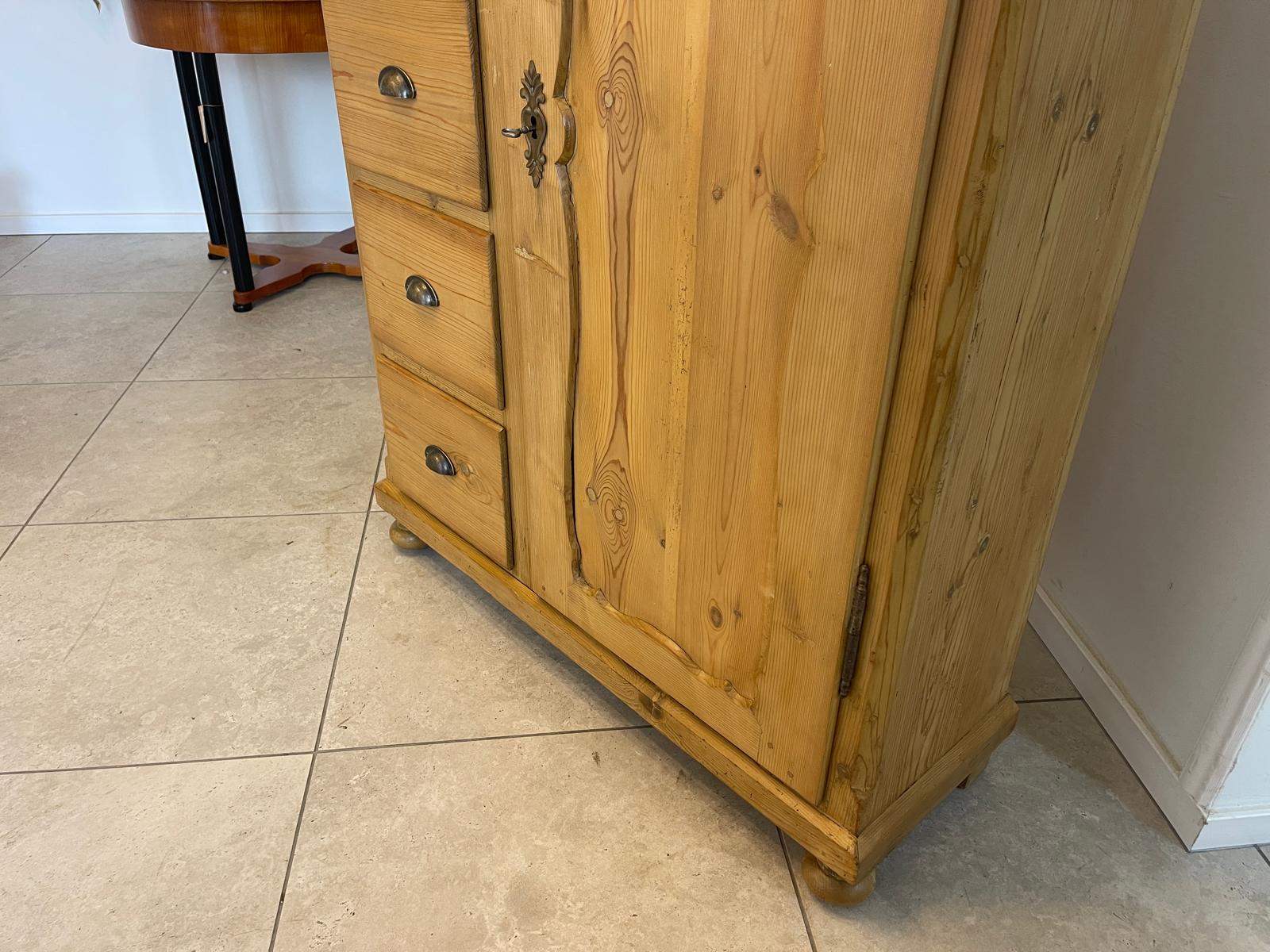 Bäuerlicher uriger Brotschrank Almerschrank Speiskasten Bauernkasten G1247