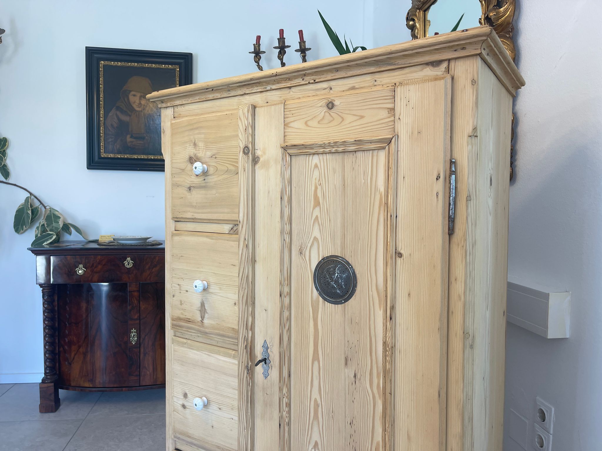 6c885586-2775-4c38-809b-db5523489953 ALTER uriger Brotschrank Almerschrank Speiskasten A4964