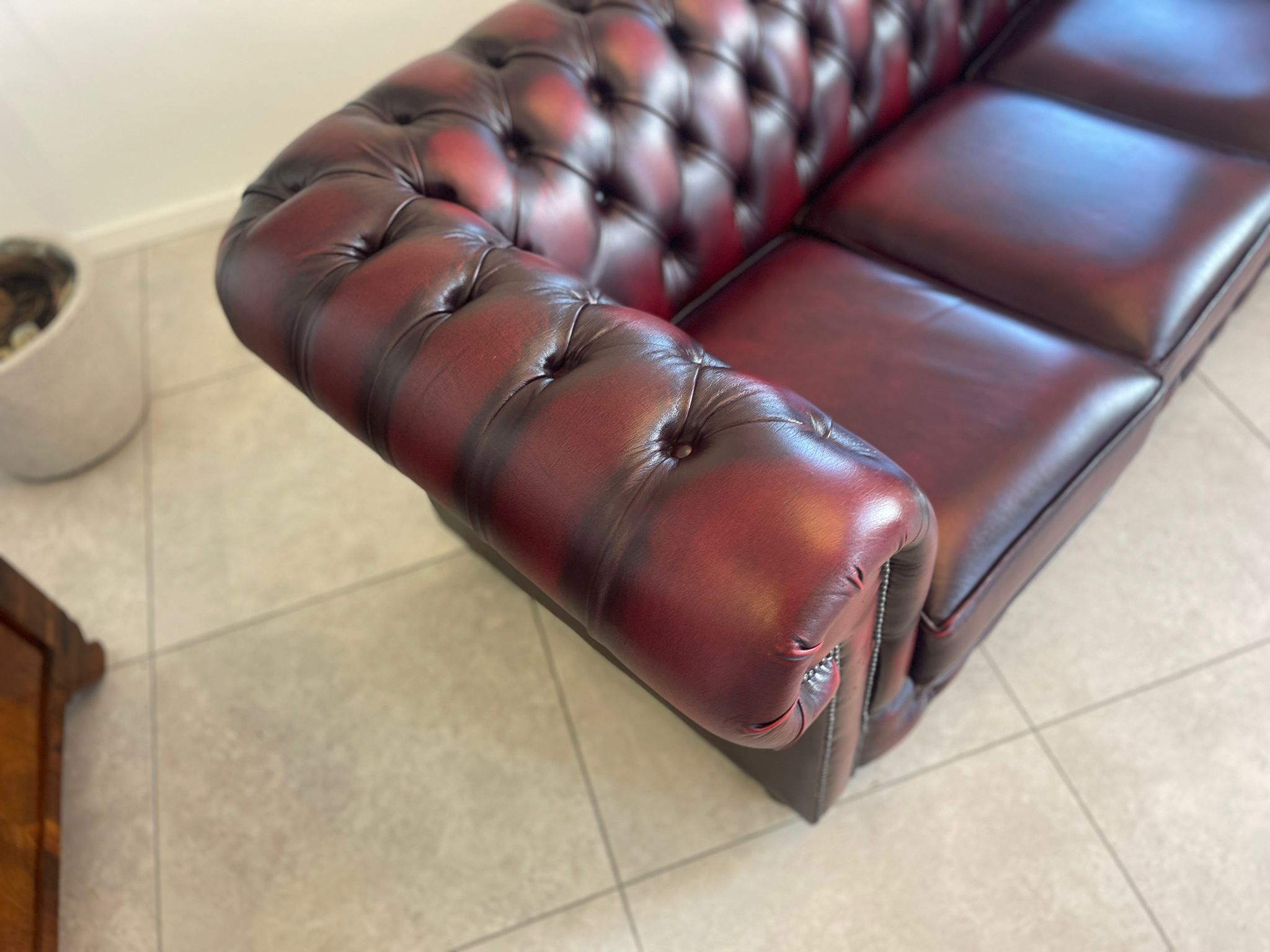 4b839807-394a-4d87-96ad-03e0d988aa39 Chesterfield 4er Clubsofa Couch Oxblood Red A4479