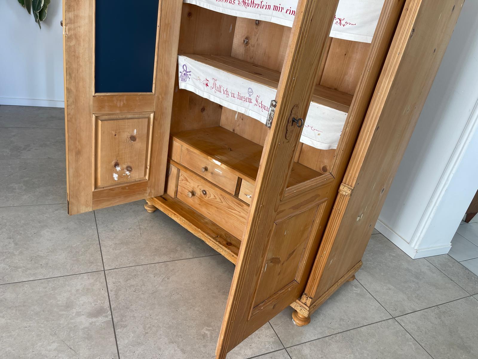 Bäuerliche Vitrine Bauernvitrine Bauernschrank Naturholz Bücherschrank G1282