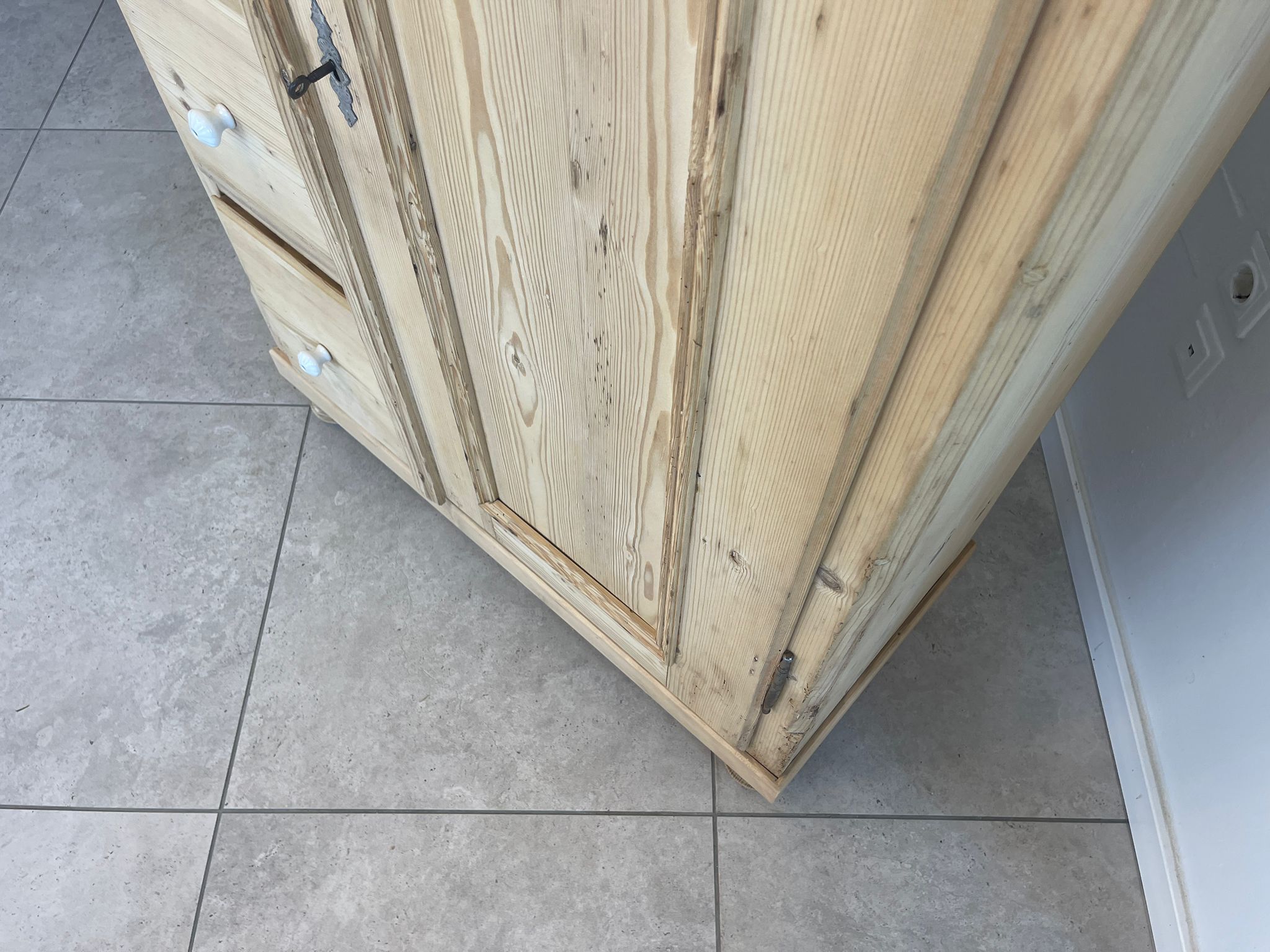 3792e8f3-1298-4e7a-a96c-ac04d564f89b ALTER uriger Brotschrank Almerschrank Speiskasten A4964