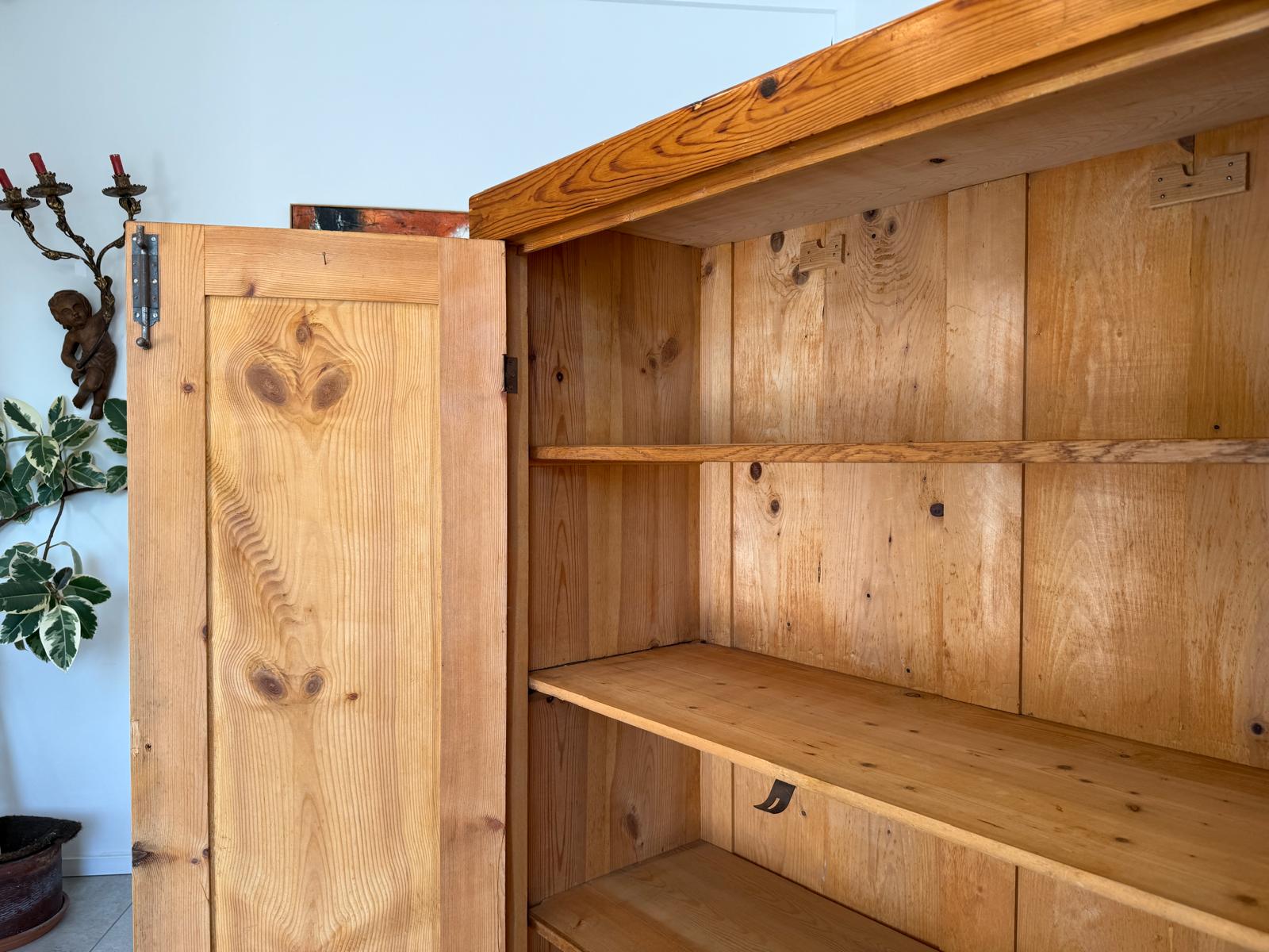 Antiker Zirbenholz Kasten Schrank Kleiderkasten G2151