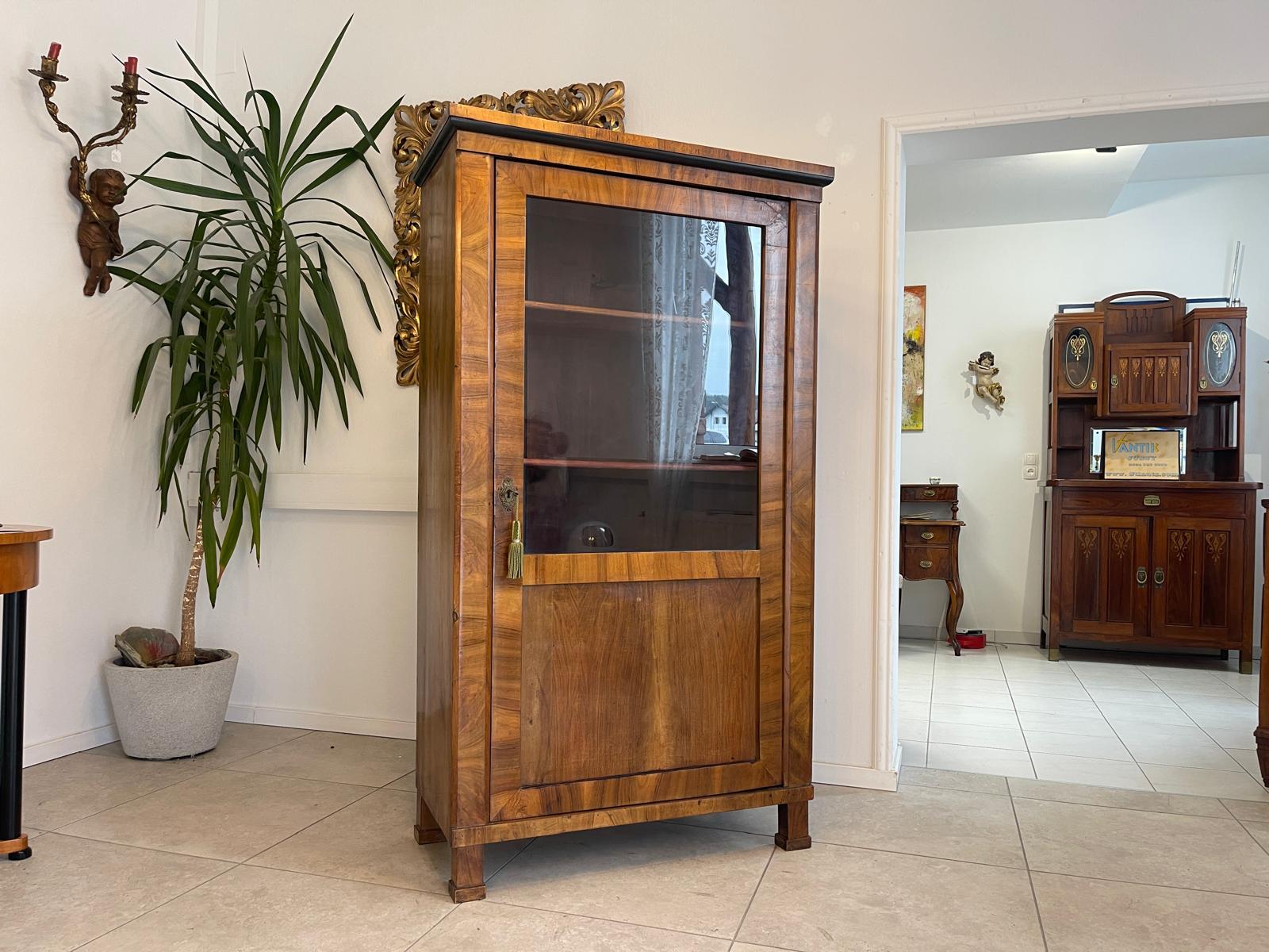 SALE Biedermeier Vitrine Bücherschrank Sammlervitrine, Nussholz G1342