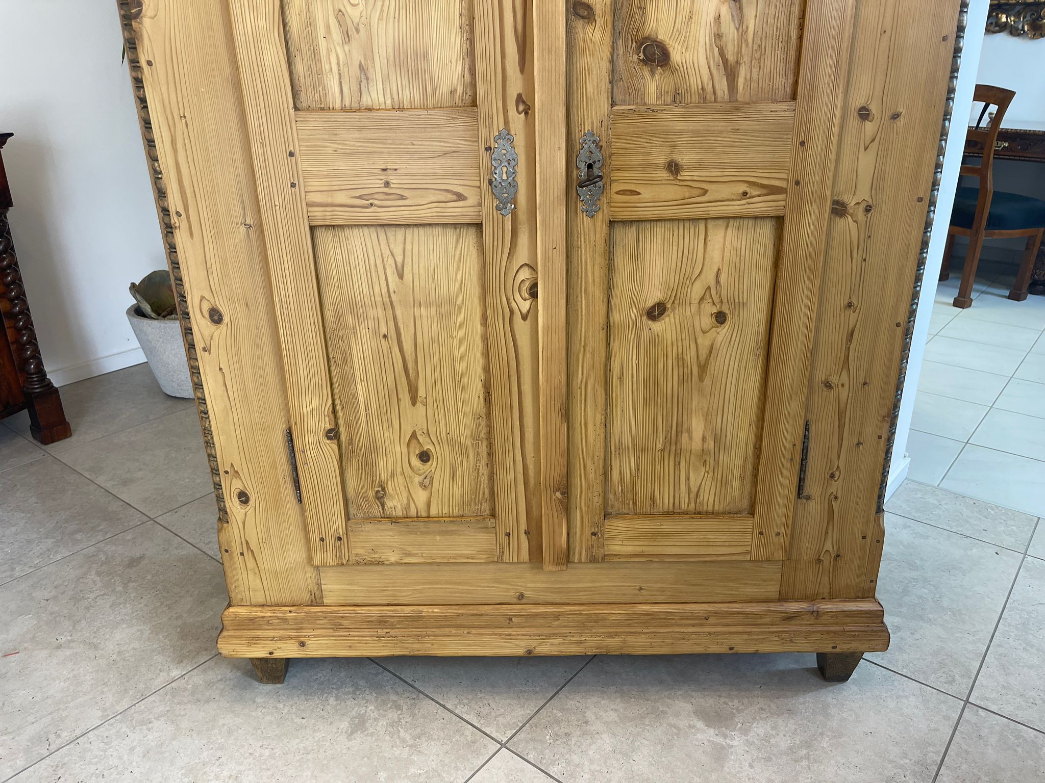 0a2251bf-2241-4cb0-98d3-ff536872d180 Sale Barock Bauernschrank Barockschrank Hallenschrank A4877