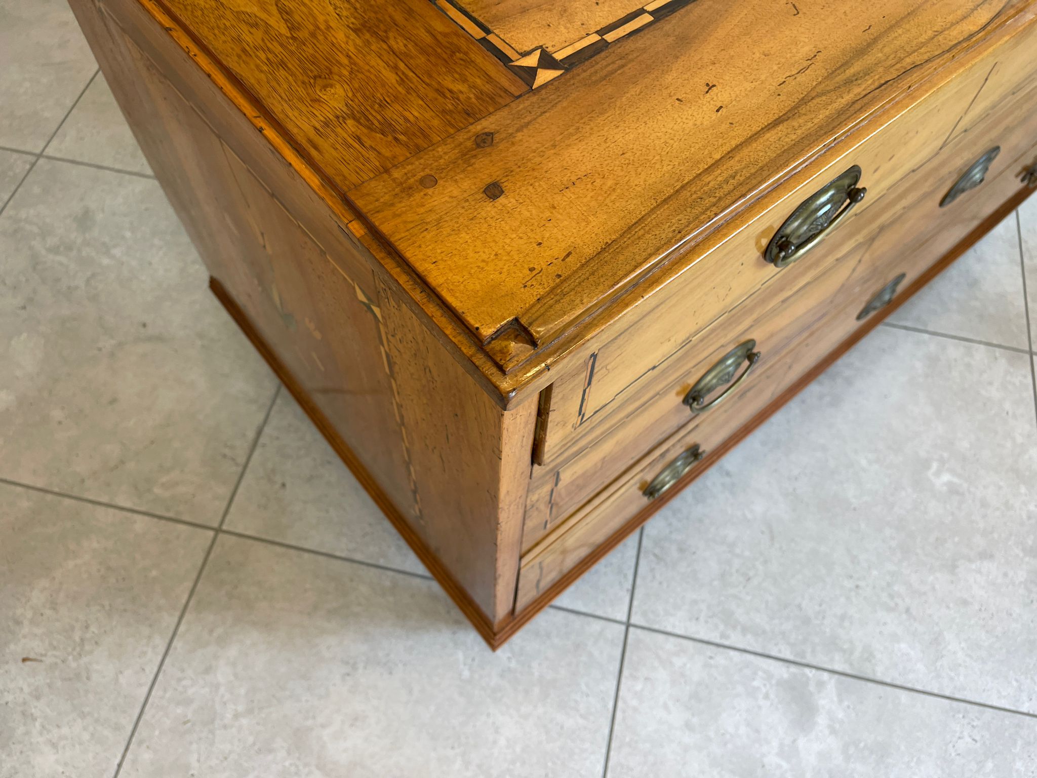 74e7537a-30c3-47bd-ae16-b9750c617052 Sale Marketierte Josefinische Kommode A4691
