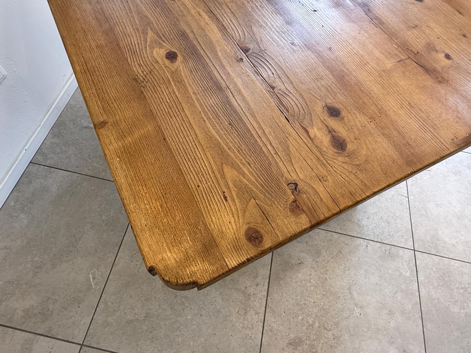 Uriger Jogltisch Bauerntisch Naturholz Hüttentisch Naturholztisch - G1752