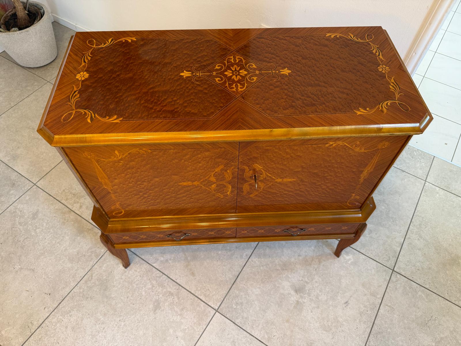 Geschweifte Anrichte Sideboard Kommode Barockstil Stilmöbel ifantik D1228